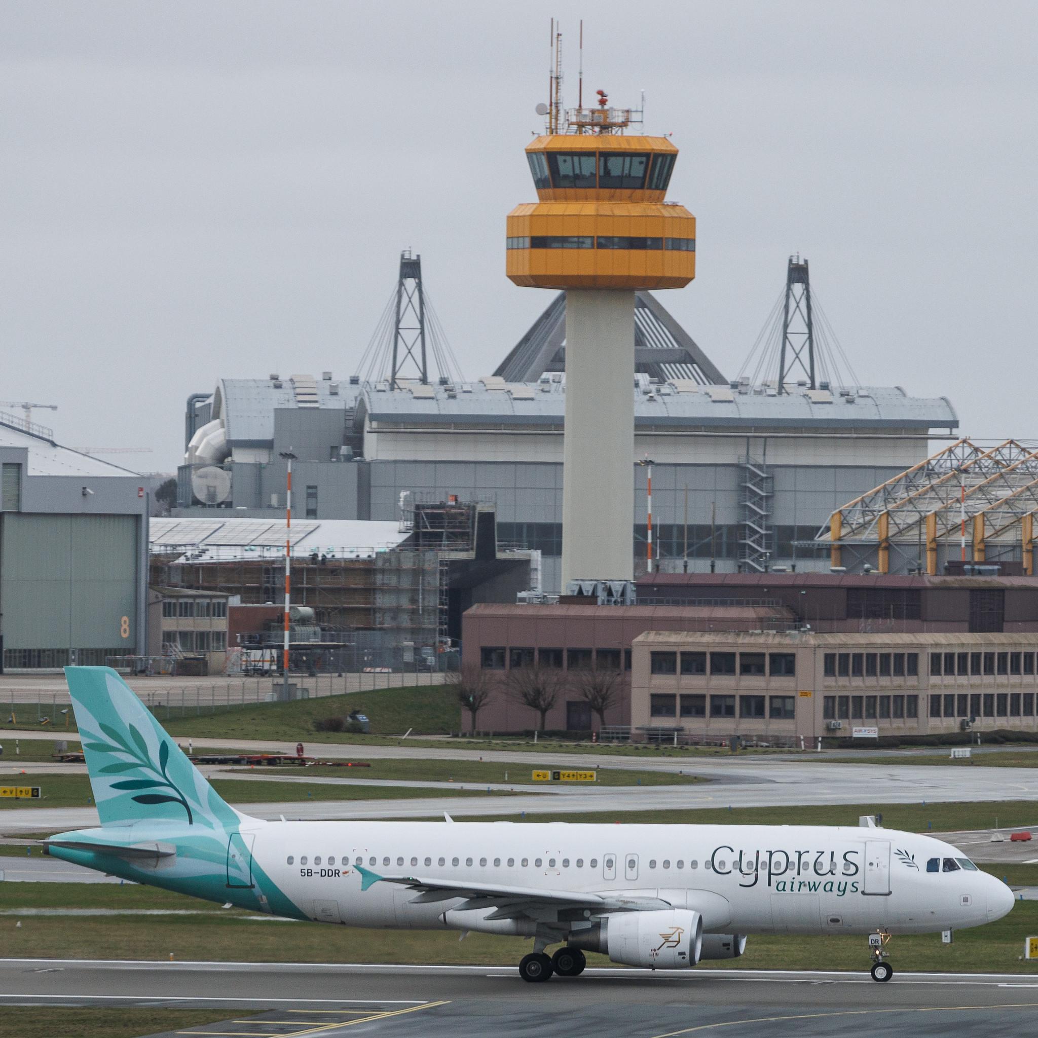 Hamburg Airport: Cyprus Airways (CY / CYP) | Airbus A320-214 A320 | 5B-DDR | MSN 03933