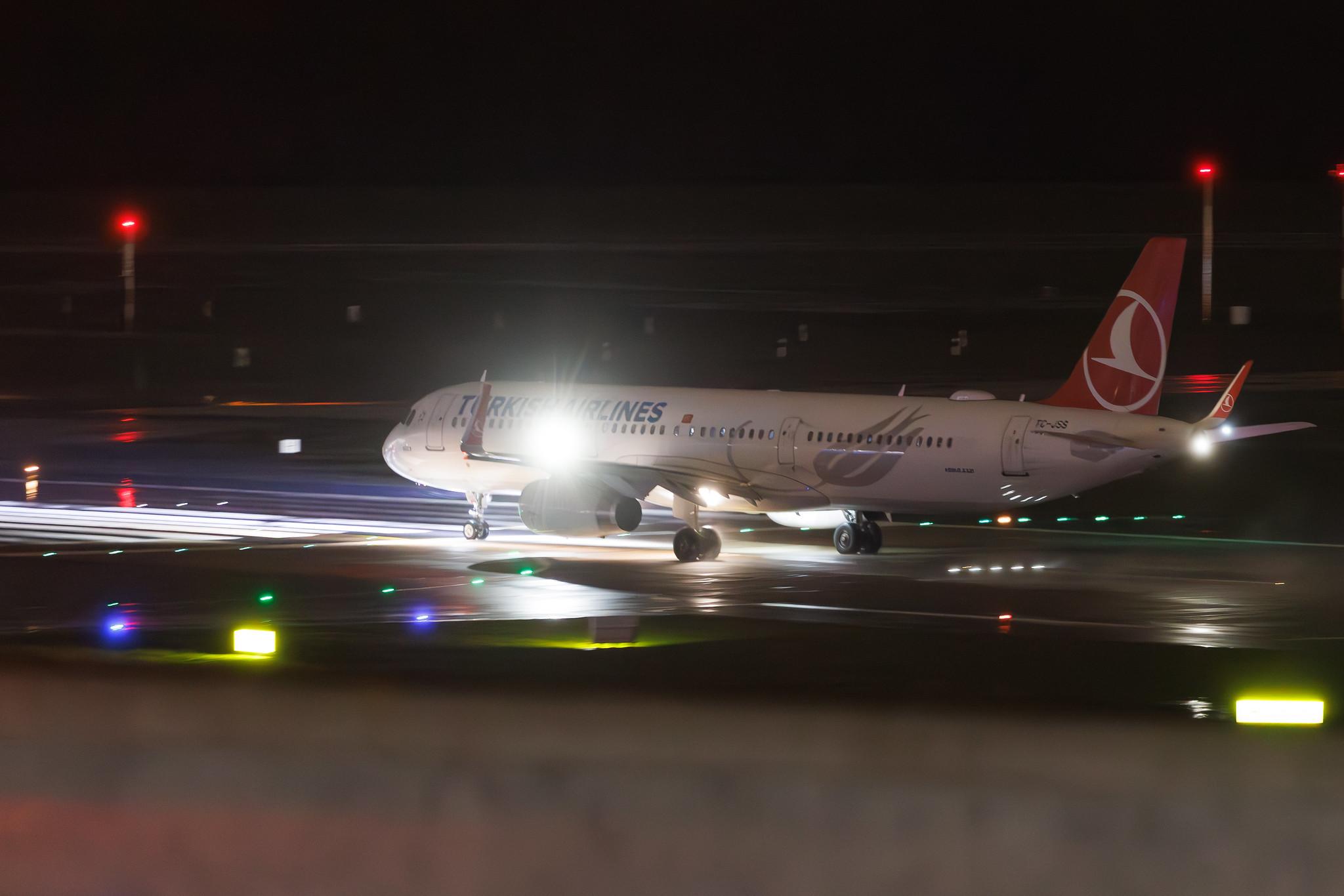 Hamburg Airport: Turkish Airlines (TK / THY) | Airbus A321-231 A321 | TC-JSS | MSN 6657