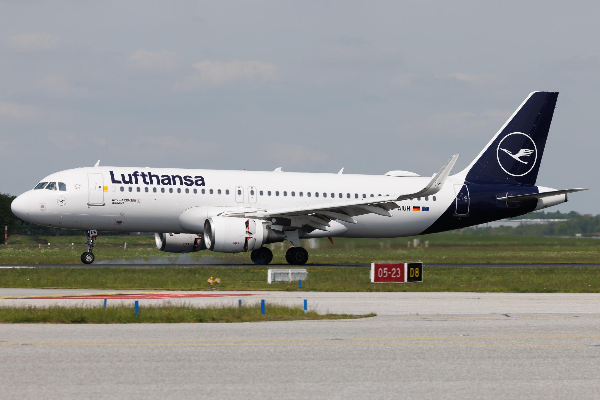 Hamburg Airport: Lufthansa (LH / DLH) | Airbus A320-214 A320 | D-AIUH | MSN 6225