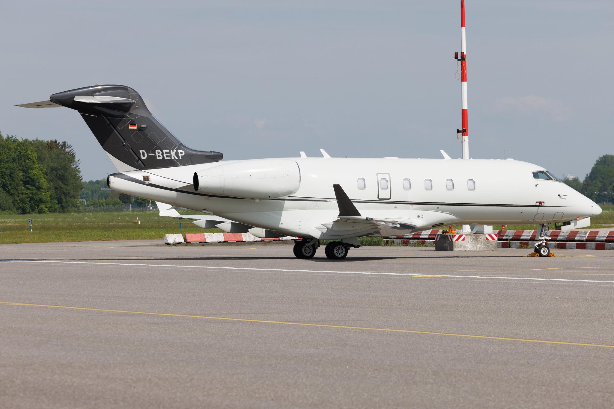 Hamburg Airport: Windrose Air Jetcharter (/ QGA) | Bombardier Challenger 300 CL30 | D-BEKP | MSN 20275