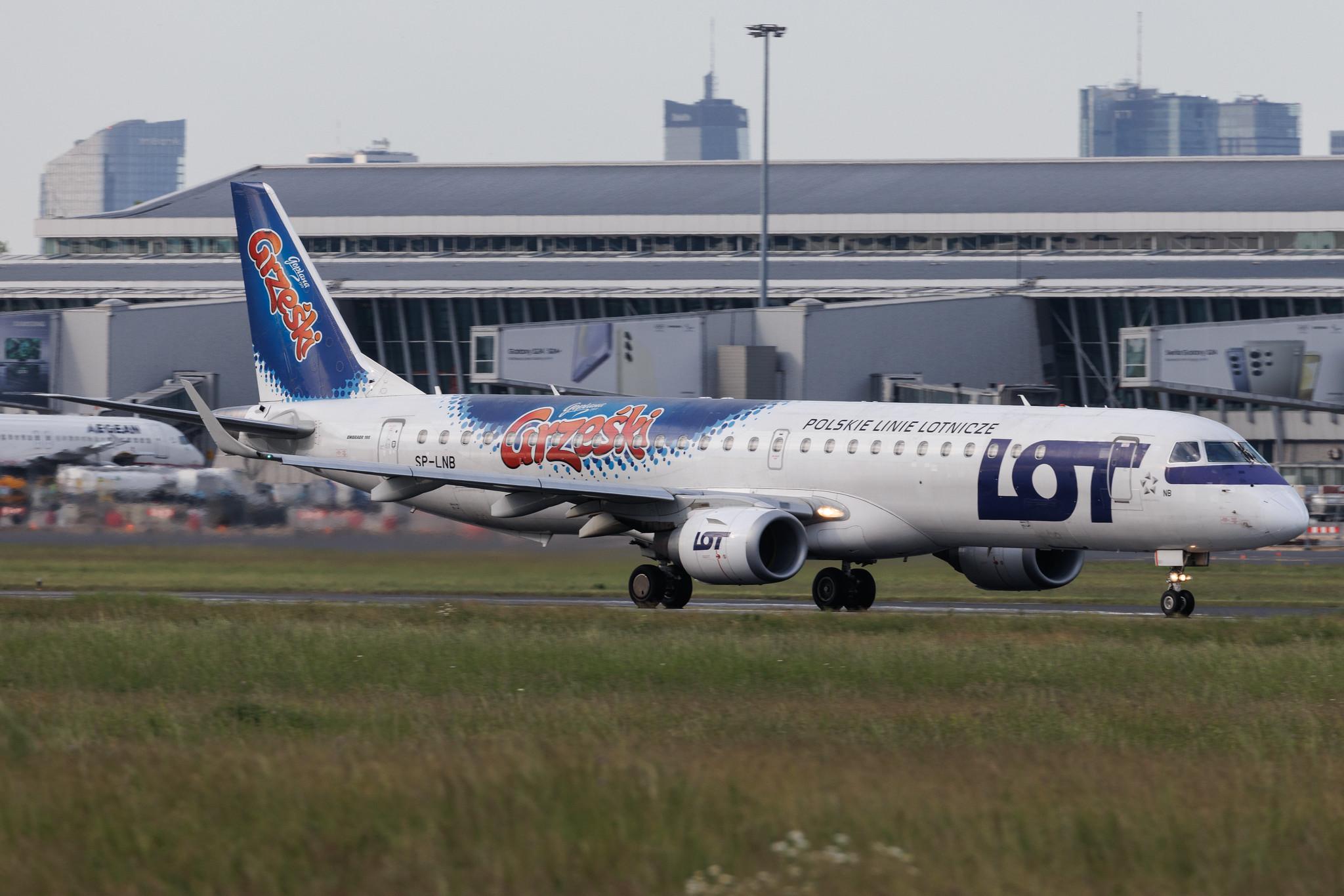 Warsaw Chopin Airport: LOT (LO / LOT) | Livery: Grzeski Livery | Embraer E195LR E195 | SP-LNB | MSN 19000444