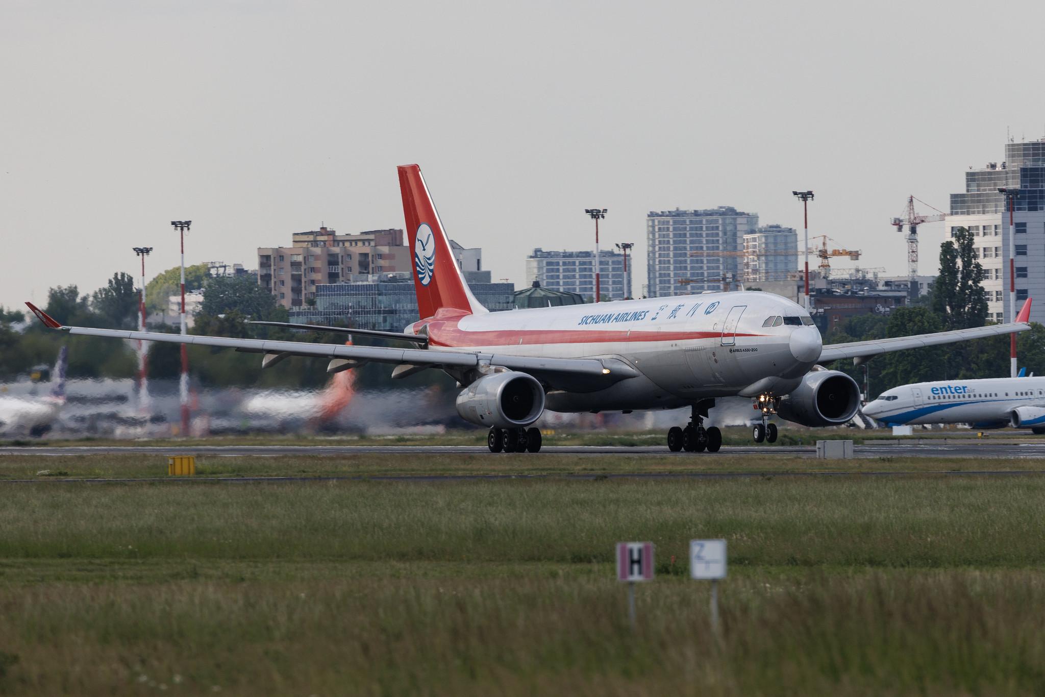Warsaw Chopin Airport: Sichuan Airlines (3U / CSC) | Airbus A330-243F A332 | B-308P | MSN 1386