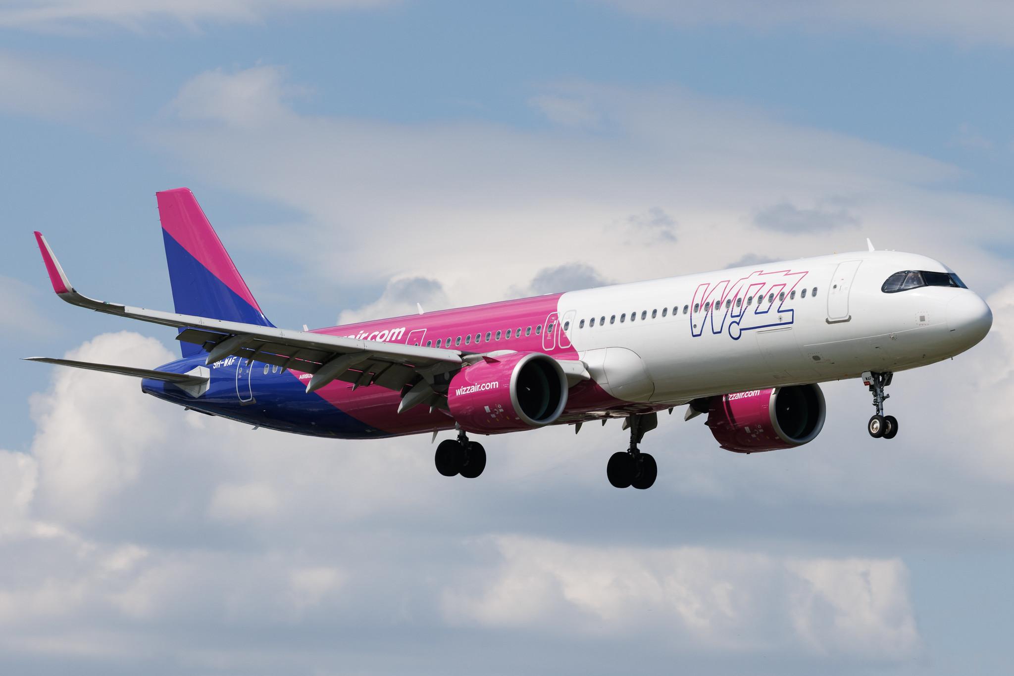 Warsaw Chopin Airport: Wizz Air (W6 / WZZ) | Operator: Wizz Air Malta | Airbus A321-271NX A21N | 9H-WAF | MSN 11060