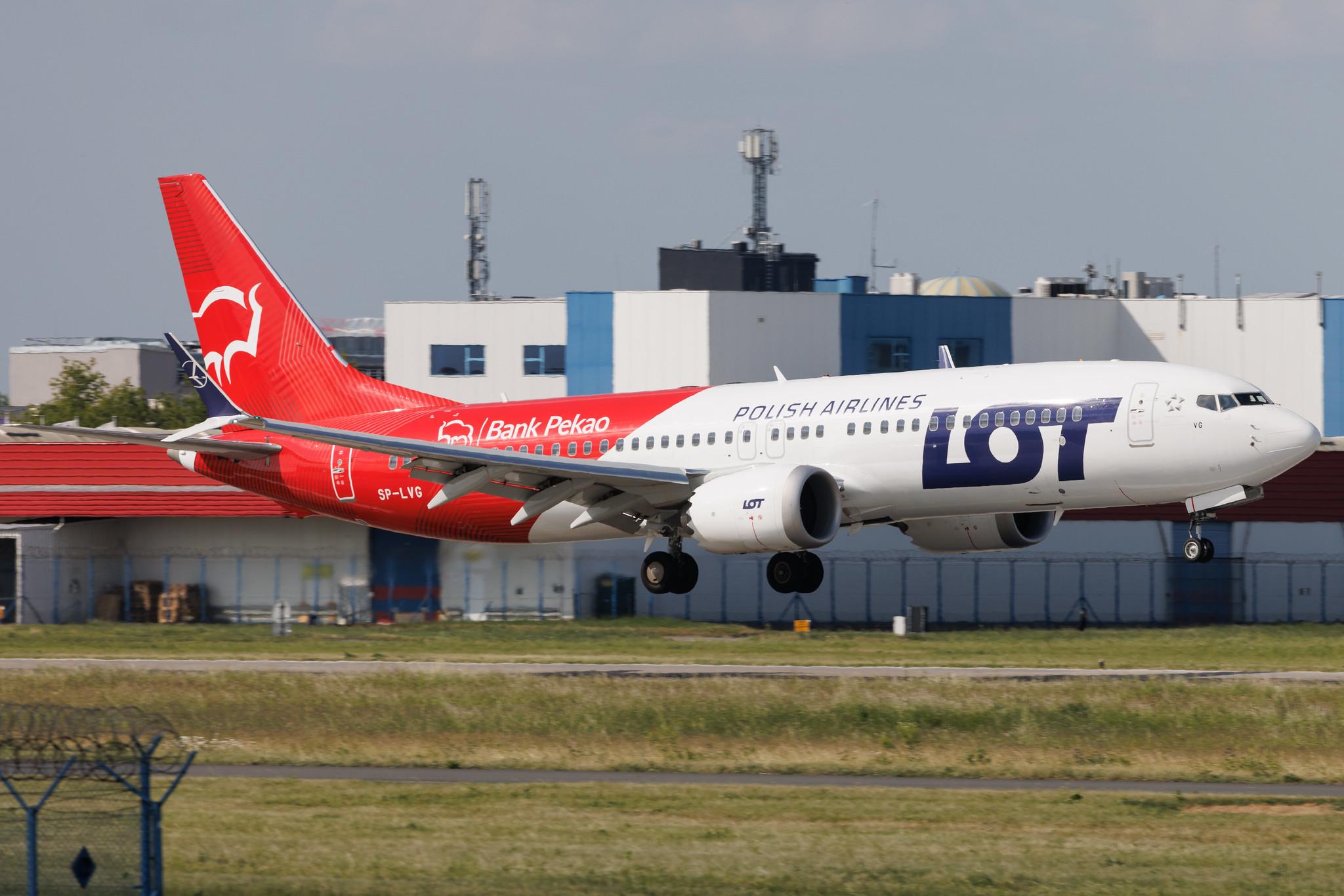 Warsaw Chopin Airport: LOT (LO / LOT) | Livery: Bank Pekao Livery | Boeing 737 MAX 8 B38M | SP-LVG | MSN 43309