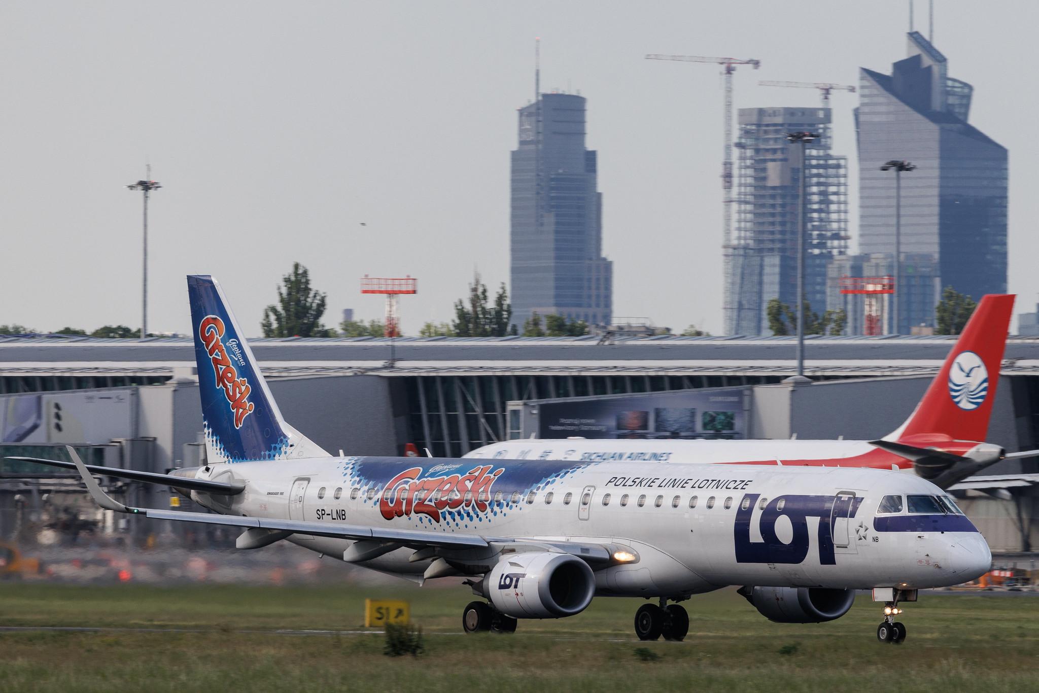 Warsaw Chopin Airport: LOT (LO / LOT) | Livery: Grzeski Livery | Embraer E195LR E195 | SP-LNB | MSN 19000444