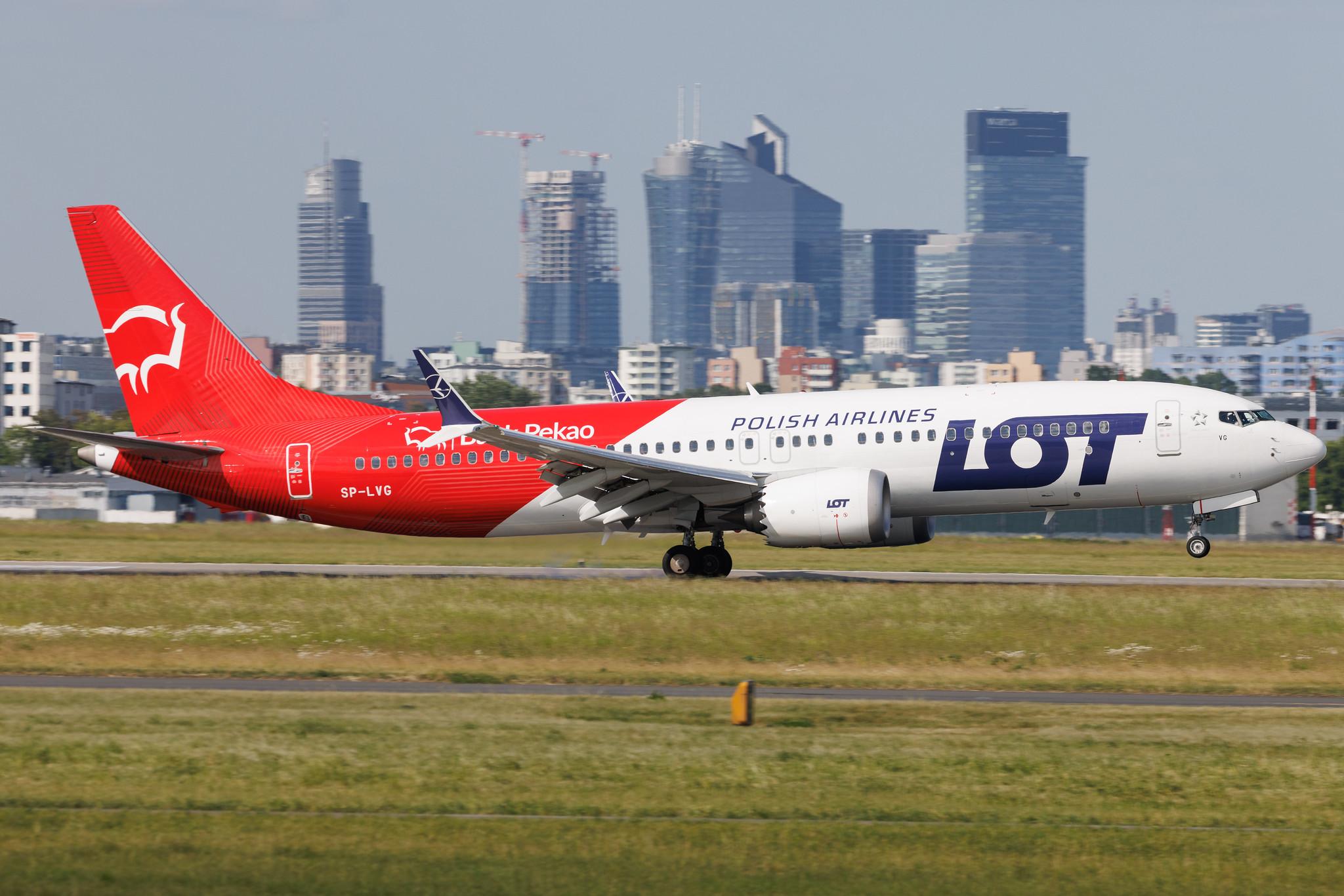 Warsaw Chopin Airport: LOT (LO / LOT) | Livery: Bank Pekao Livery | Boeing 737 MAX 8 B38M | SP-LVG | MSN 43309