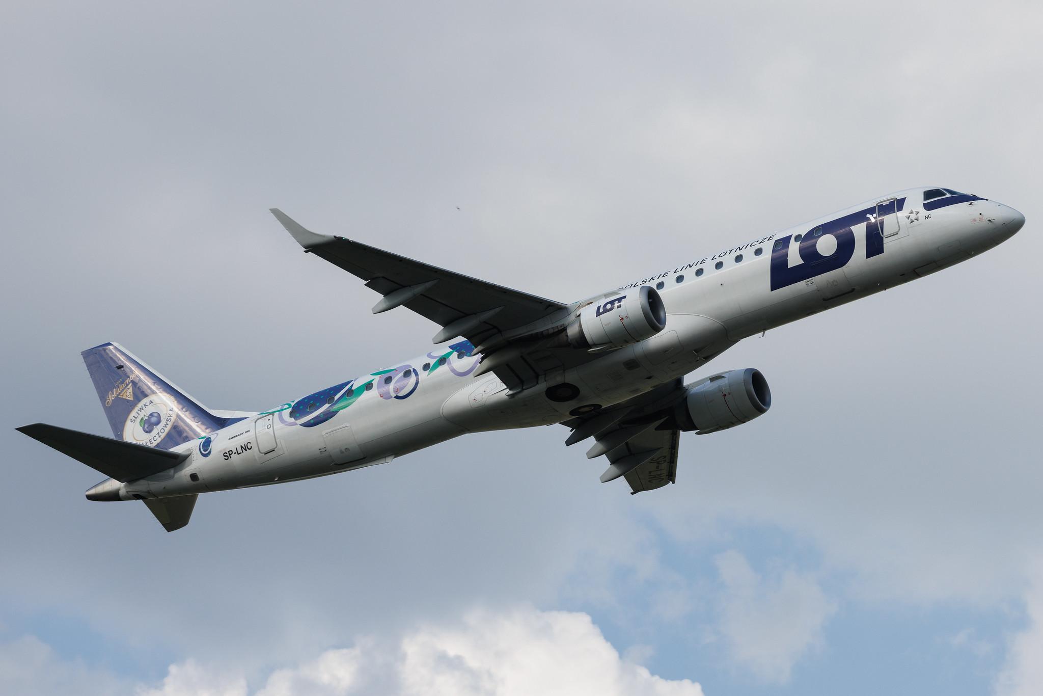 Warsaw Chopin Airport: LOT (LO / LOT) | Livery: Sliwka Naleczowska Livery | Embraer E195LR E195 | SP-LNC | MSN 19000462