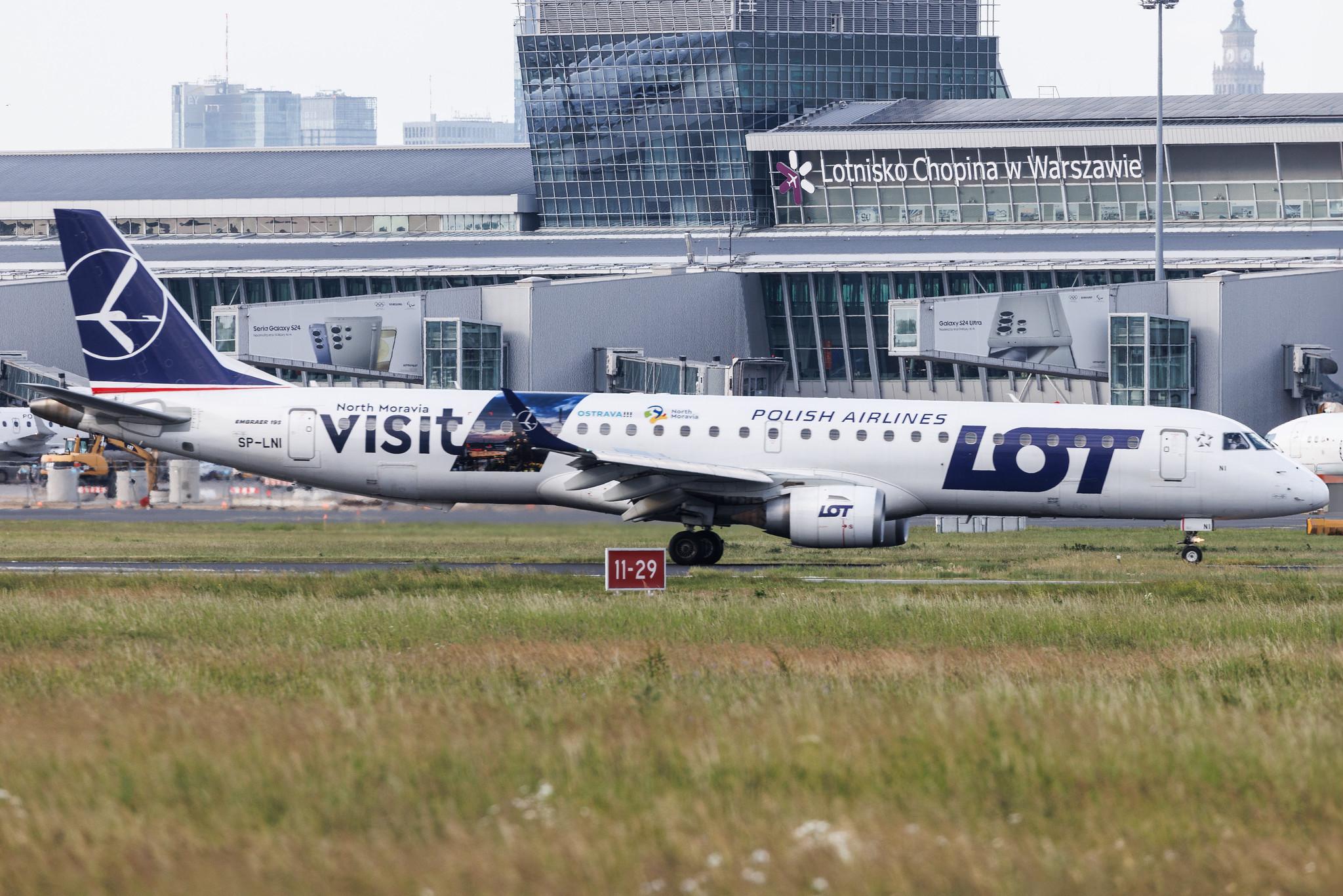 Warsaw Chopin Airport: LOT (LO / LOT) | Embraer E195LR E195 | SP-LNI | MSN 19000240