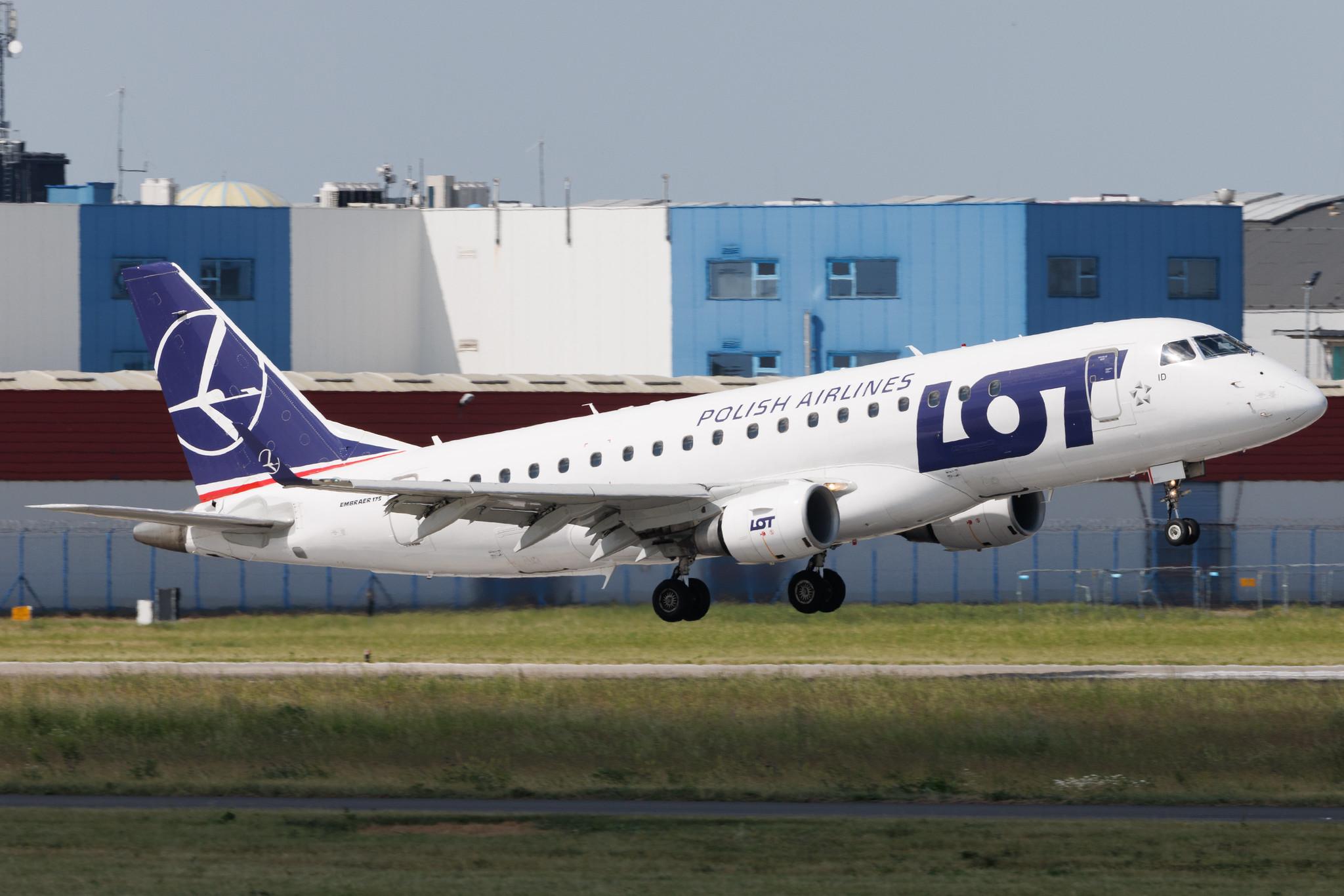 Warsaw Chopin Airport: LOT (LO / LOT) | Embraer E175STD E75S | SP-LID | MSN 17000136