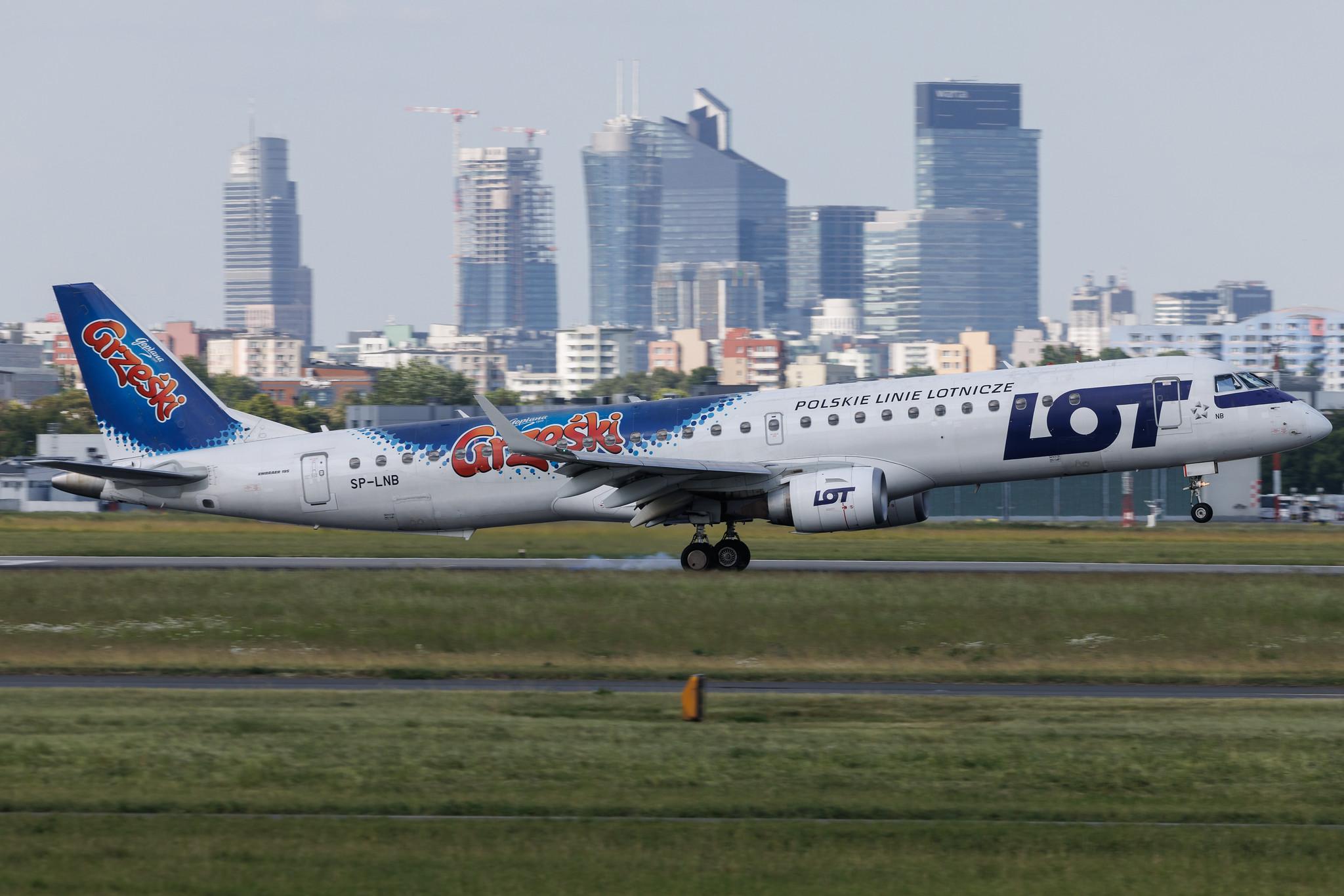 Warsaw Chopin Airport: LOT (LO / LOT) | Livery: Grzeski Livery | Embraer E195LR E195 | SP-LNB | MSN 19000444
