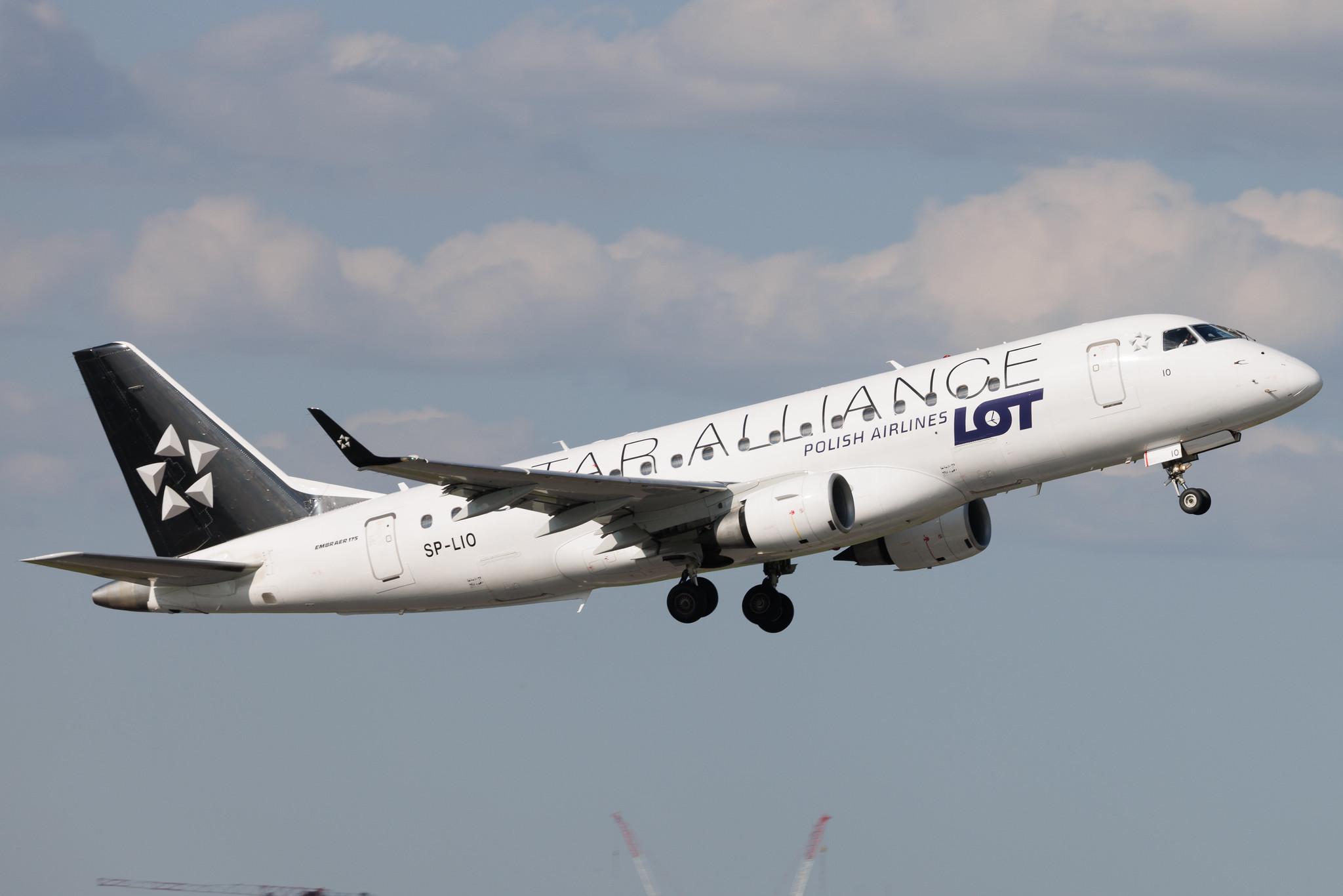 Warsaw Chopin Airport: LOT (LO / LOT) | Livery: Star Alliance Livery | Embraer E175LR E75S | SP-LIO | MSN 17000321