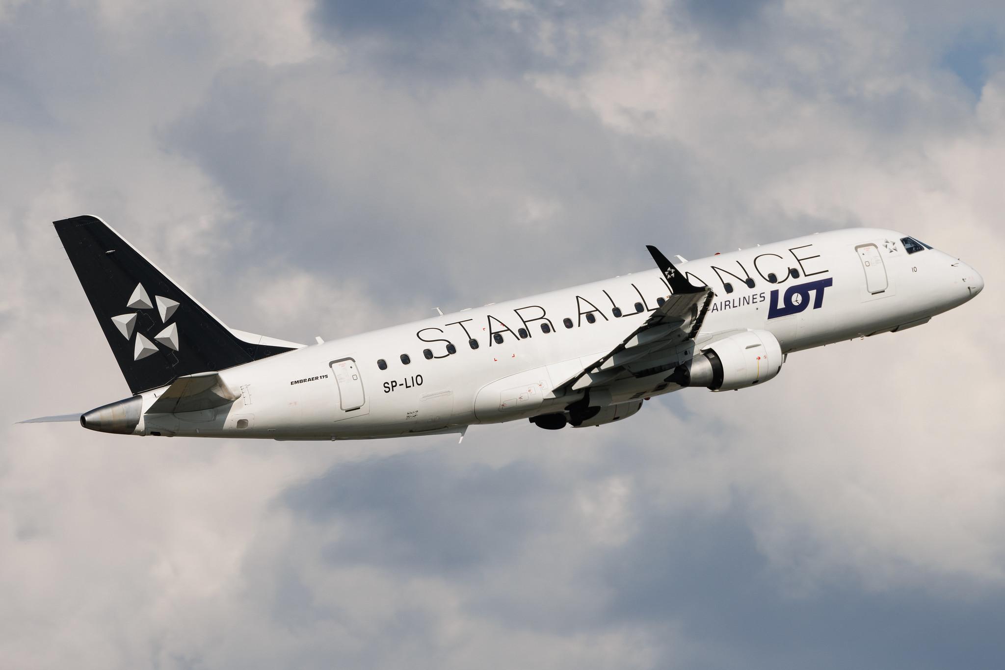 Warsaw Chopin Airport: LOT (LO / LOT) | Livery: Star Alliance Livery | Embraer E175LR E75S | SP-LIO | MSN 17000321