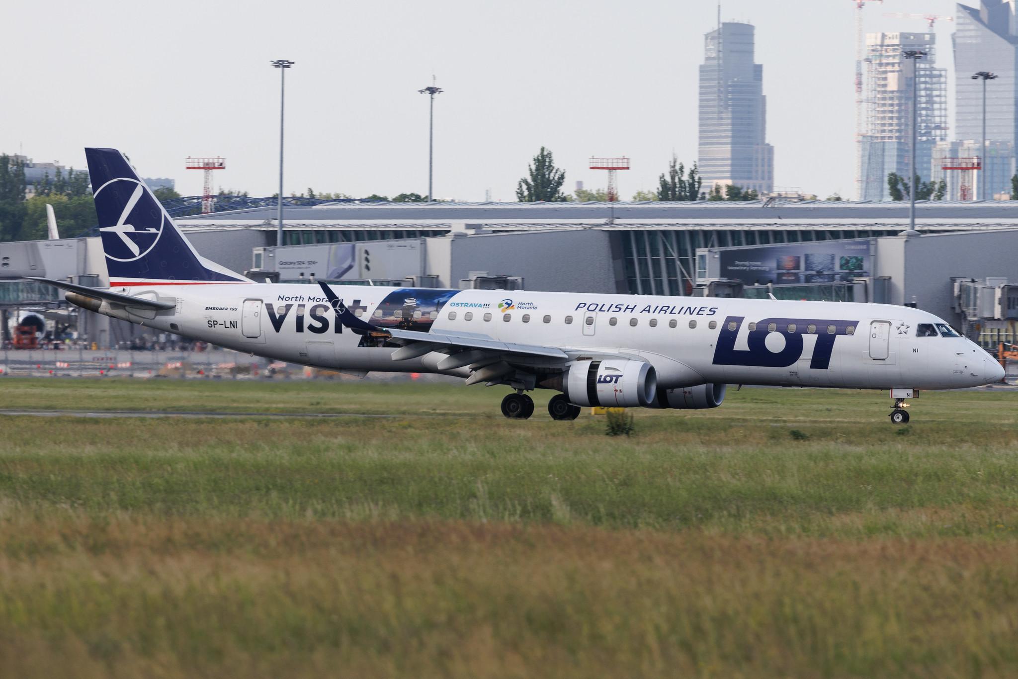 Warsaw Chopin Airport: LOT (LO / LOT) | Embraer E195LR E195 | SP-LNI | MSN 19000240