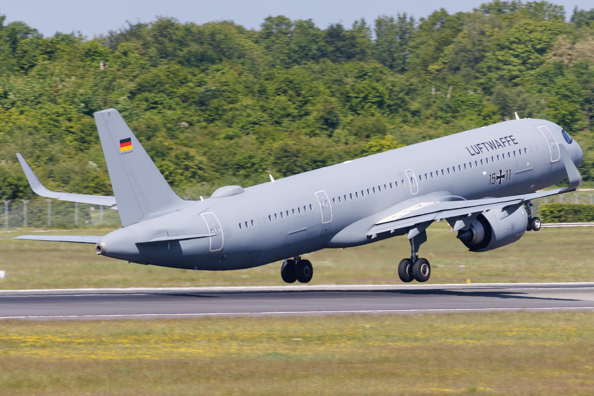 Hamburg Airport: German Air Force (/ GAF) | Airbus A321-251NX A21N | 15+11 | MSN 10528