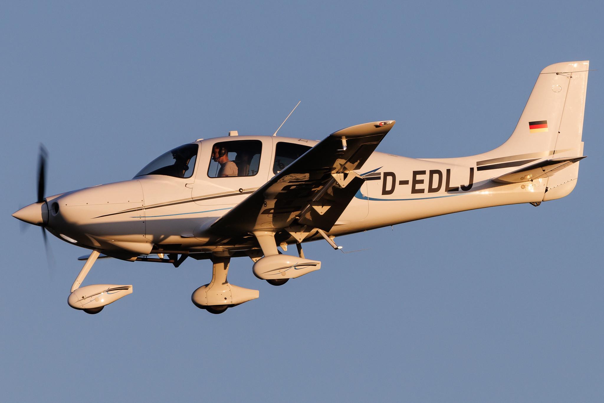Hamburg Airport: Private owner | Cirrus SR20 SR20 | D-EDLJ | MSN 2052