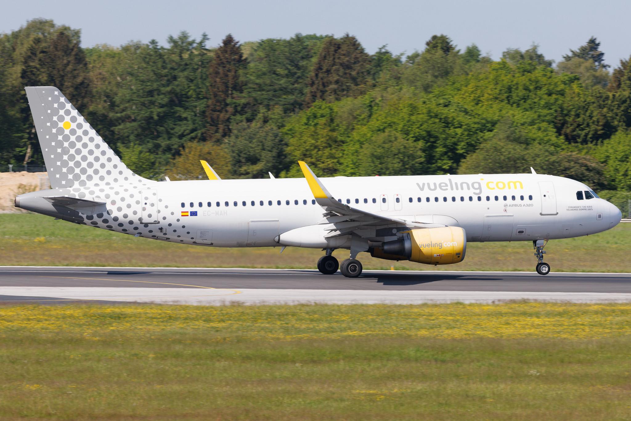 Hamburg Airport: Vueling (VY / VLG) | Airbus A320-214 A320 | EC-MAH | MSN 06039