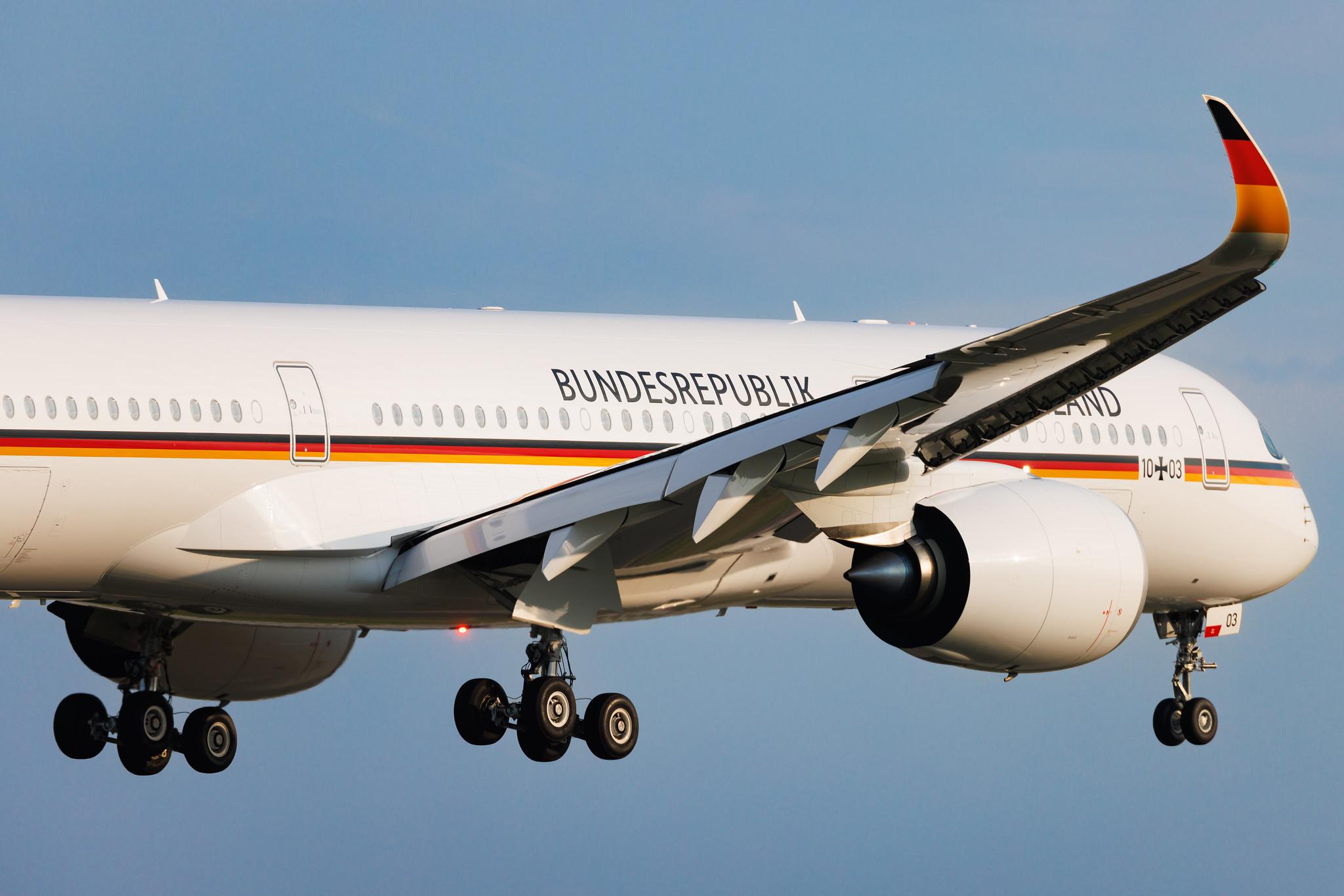 Hamburg Airport: German Air Force (/ GAF) | Airbus A350-941 A359 | 10+03 | MSN 416