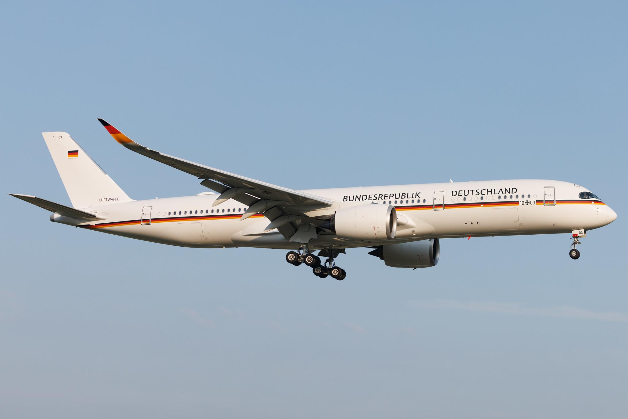 Hamburg Airport: German Air Force (/ GAF) | Airbus A350-941 A359 | 10+03 | MSN 416