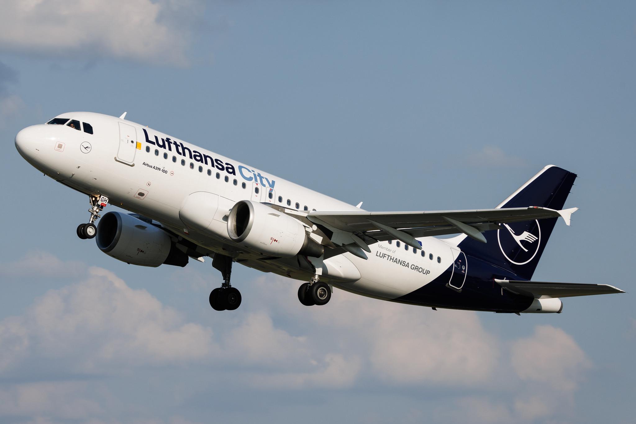 Hamburg Airport: Lufthansa City (VL / LHX) | Airbus A319-112 A319 | D-ABGH | MSN 3245