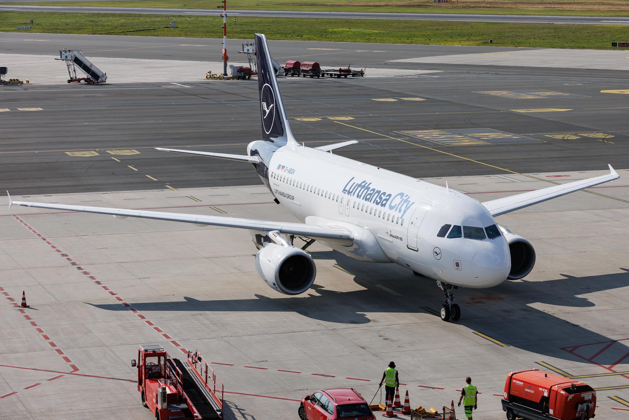 Hamburg Airport: Lufthansa City (VL / LHX) | Airbus A319-112 A319 | D-ABGH | MSN 3245