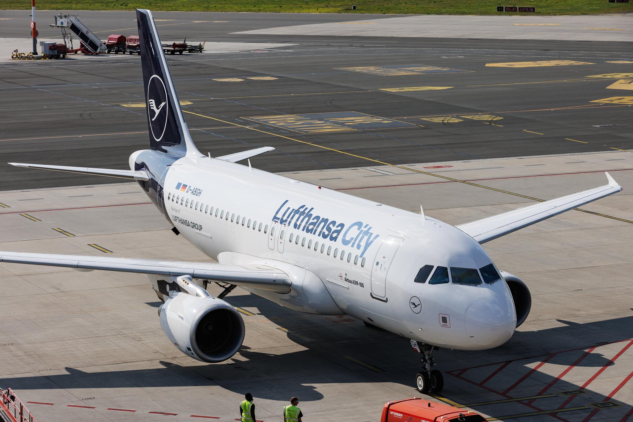 Hamburg Airport: Lufthansa City (VL / LHX) | Airbus A319-112 A319 | D-ABGH | MSN 3245
