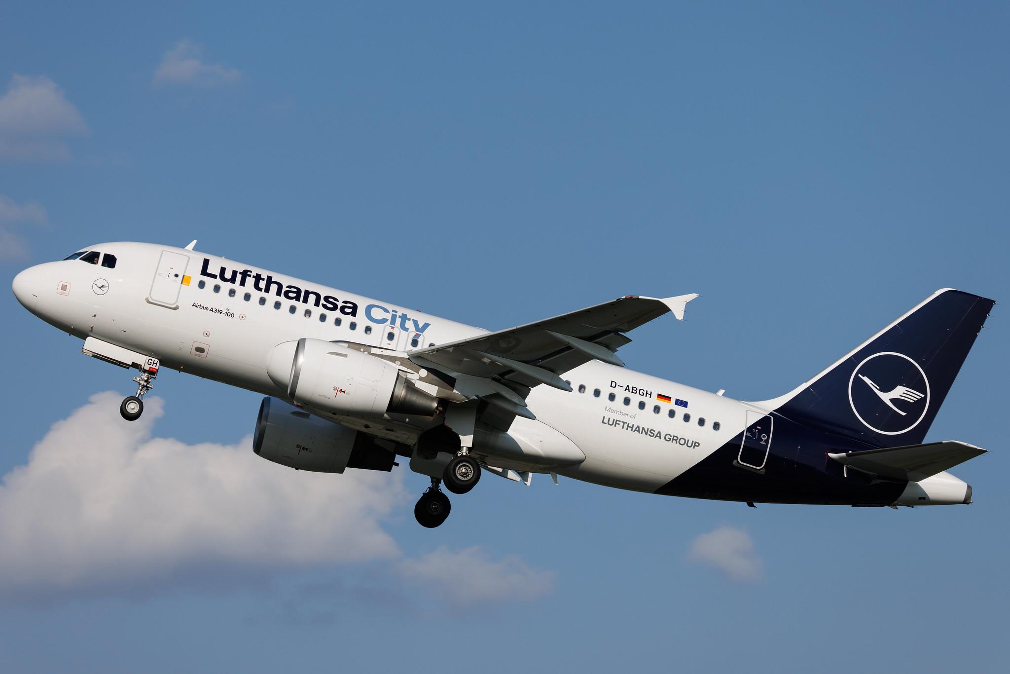 Hamburg Airport: Lufthansa City (VL / LHX) | Airbus A319-112 A319 | D-ABGH | MSN 3245