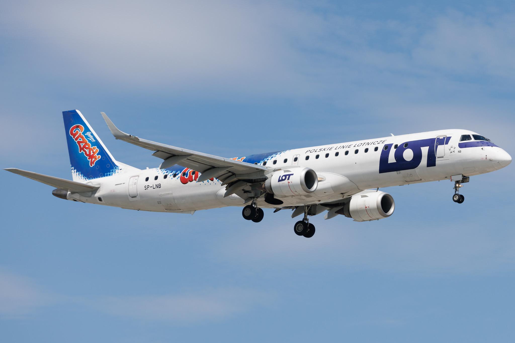 Warsaw Chopin Airport: LOT (LO / LOT) | Livery: Grzeski Livery | Embraer E195LR E195 | SP-LNB | MSN 19000444