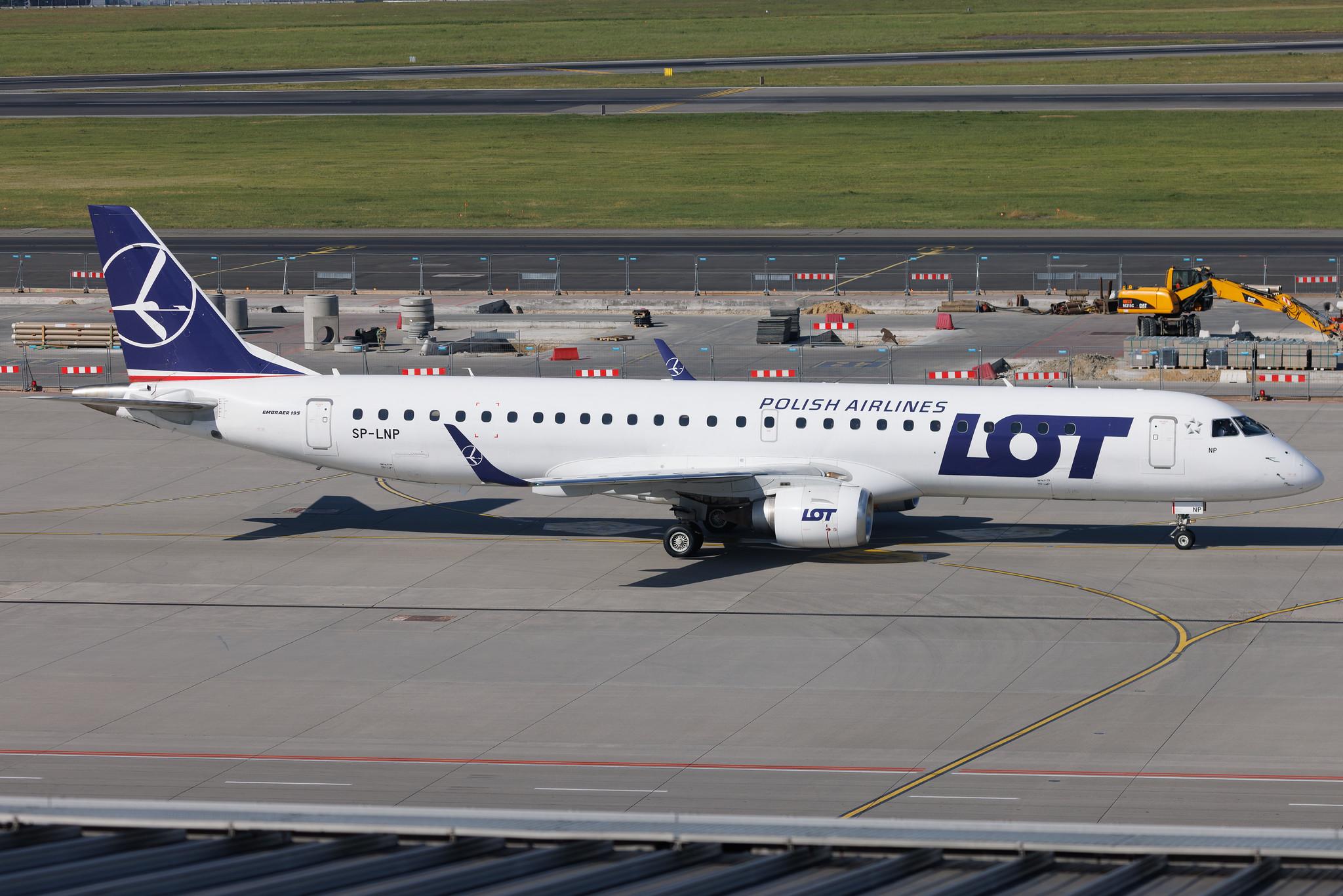 Warsaw Chopin Airport: LOT (LO / LOT) | Embraer E195LR E195 | SP-LNP | MSN 19000093
