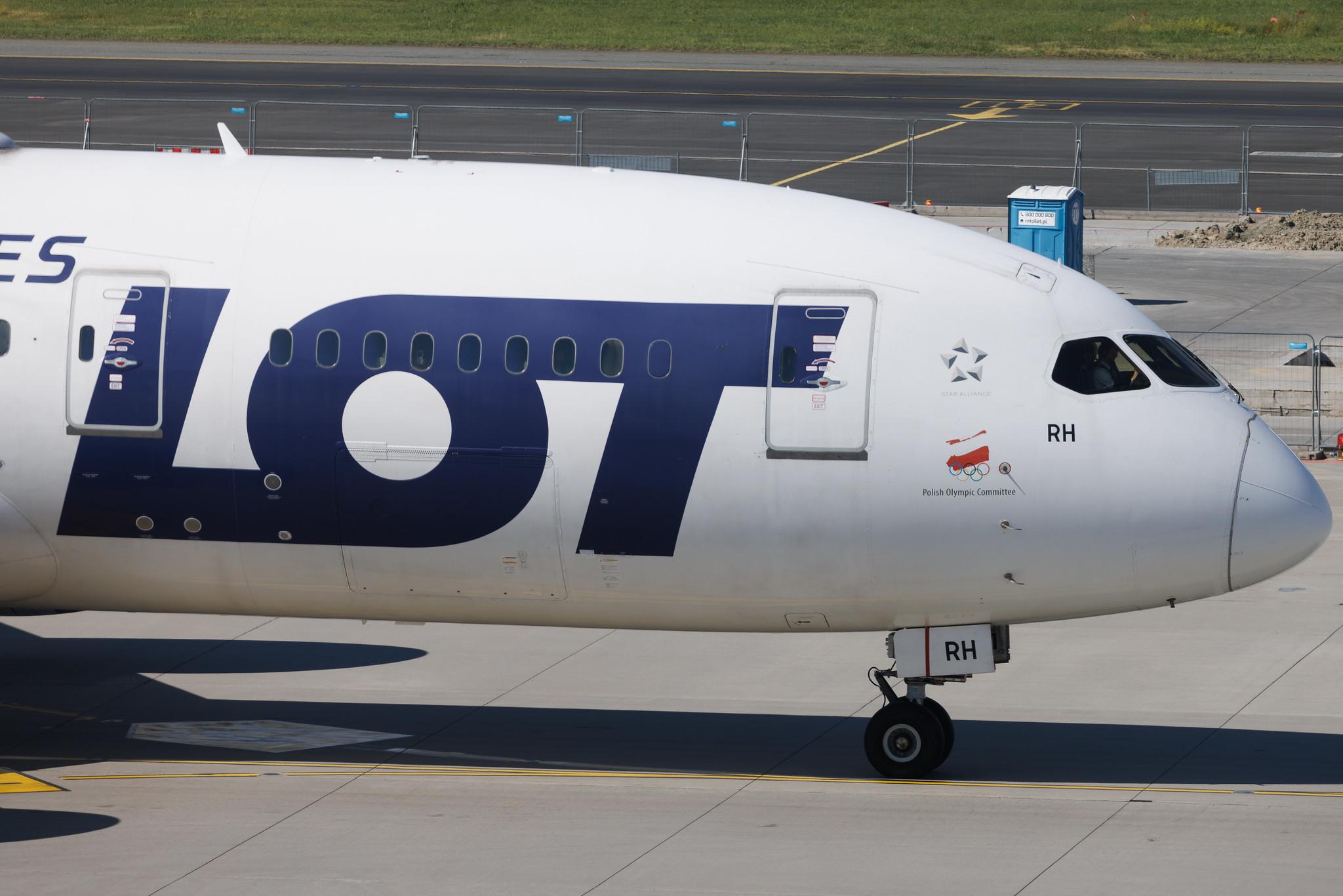 Warsaw Chopin Airport: LOT (LO / LOT) | Livery: Polish Olympic Team Livery | Boeing 787-8 Dreamliner B788 | SP-LRH | MSN 34943