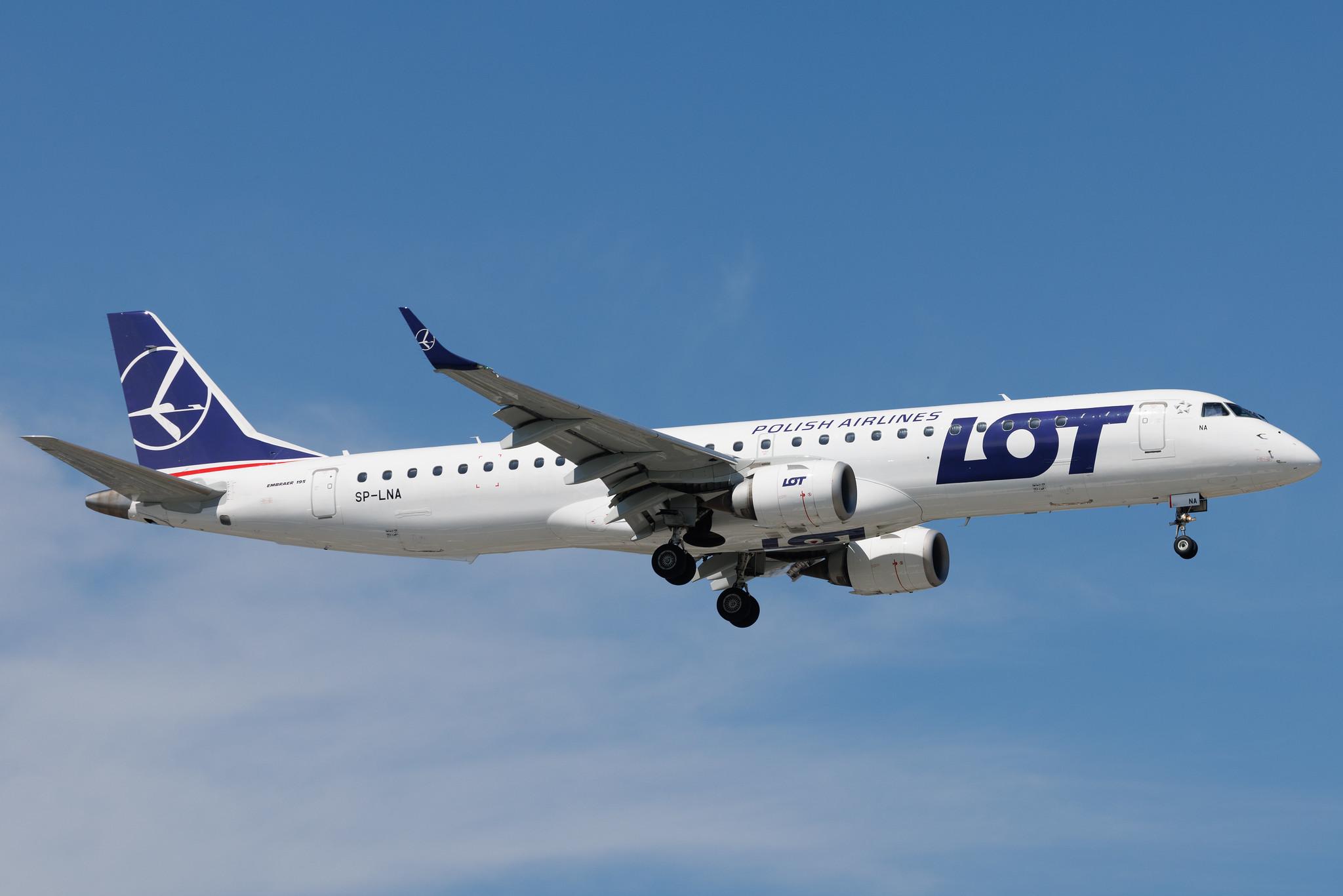 Warsaw Chopin Airport: LOT (LO / LOT) | Embraer E195LR E195 | SP-LNA | MSN 19000415
