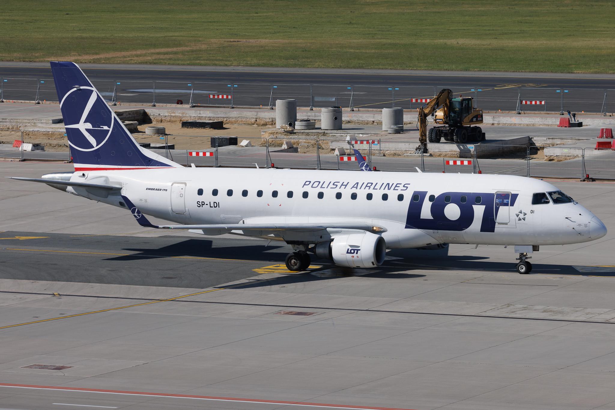 Warsaw Chopin Airport: LOT (LO / LOT) | Embraer E170STD E170 | SP-LDI | MSN 17000073