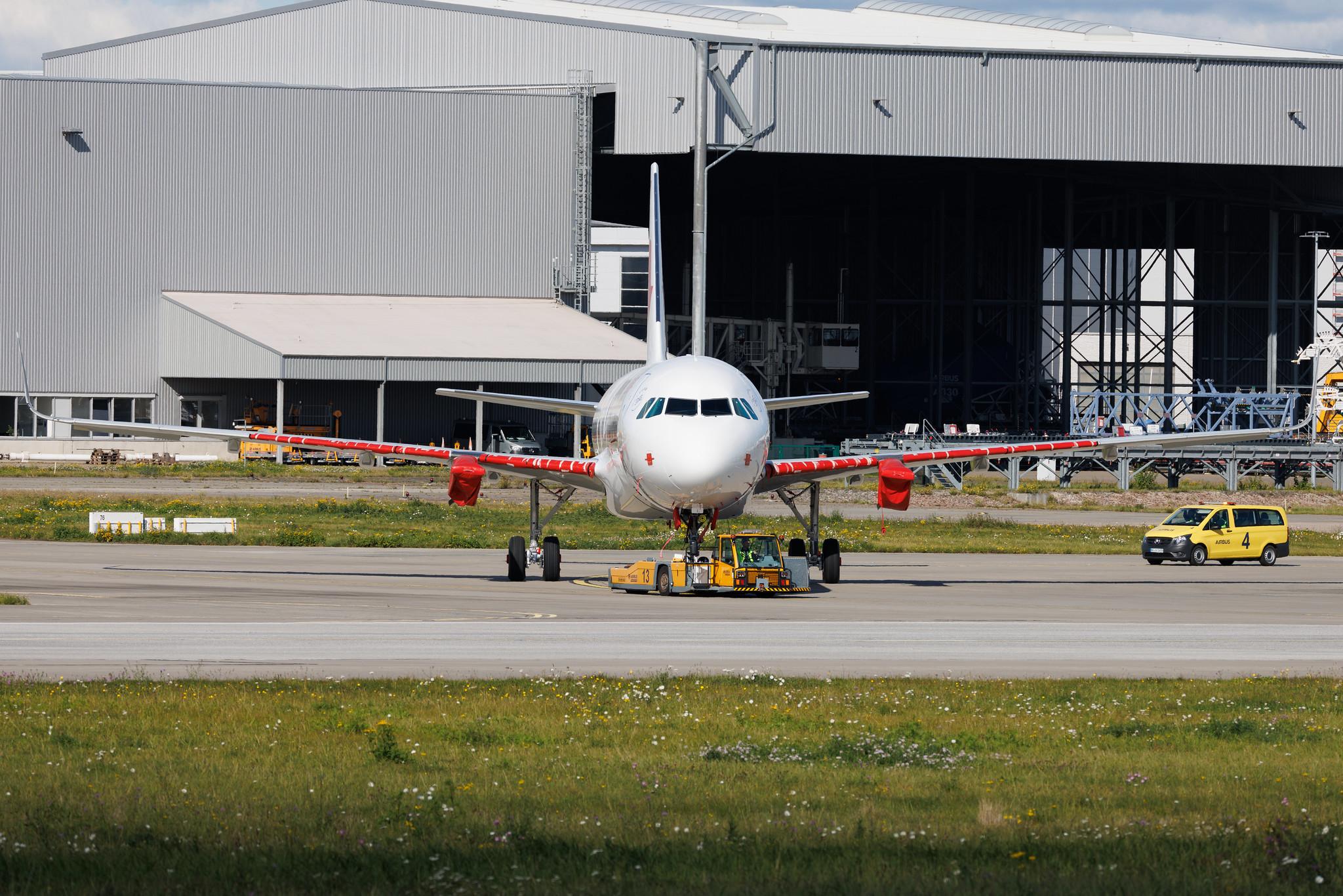 Hamburg Finkenwerder: China Eastern Airlines (MU / CES) | Airbus A321-251NX A21N | D-AZYB | MSN 12318