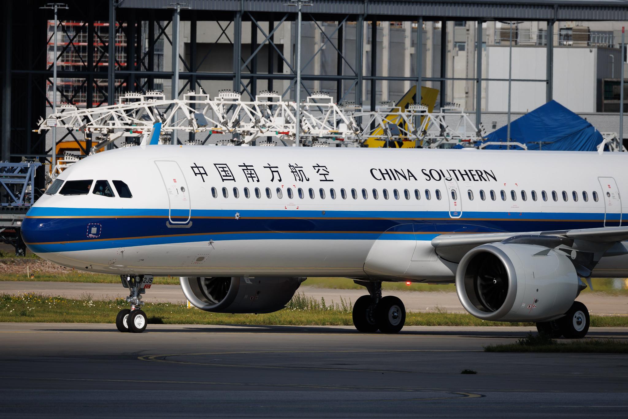Hamburg Finkenwerder: China Southern Airlines (CZ / CSN) | Airbus A321-253NX A21N | D-AZWO | B-32J5 | MSN 12112