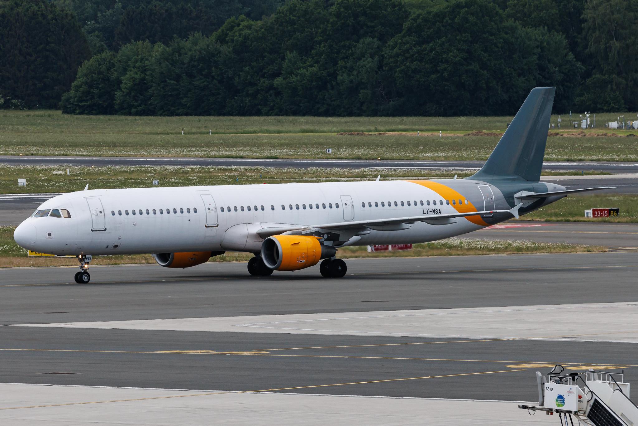 Hamburg Airport: GetJet Airlines (GW / GJT) | Operator: Getjet Airlines | Airbus A321-211 A321 | LY-WSA | MSN 02115