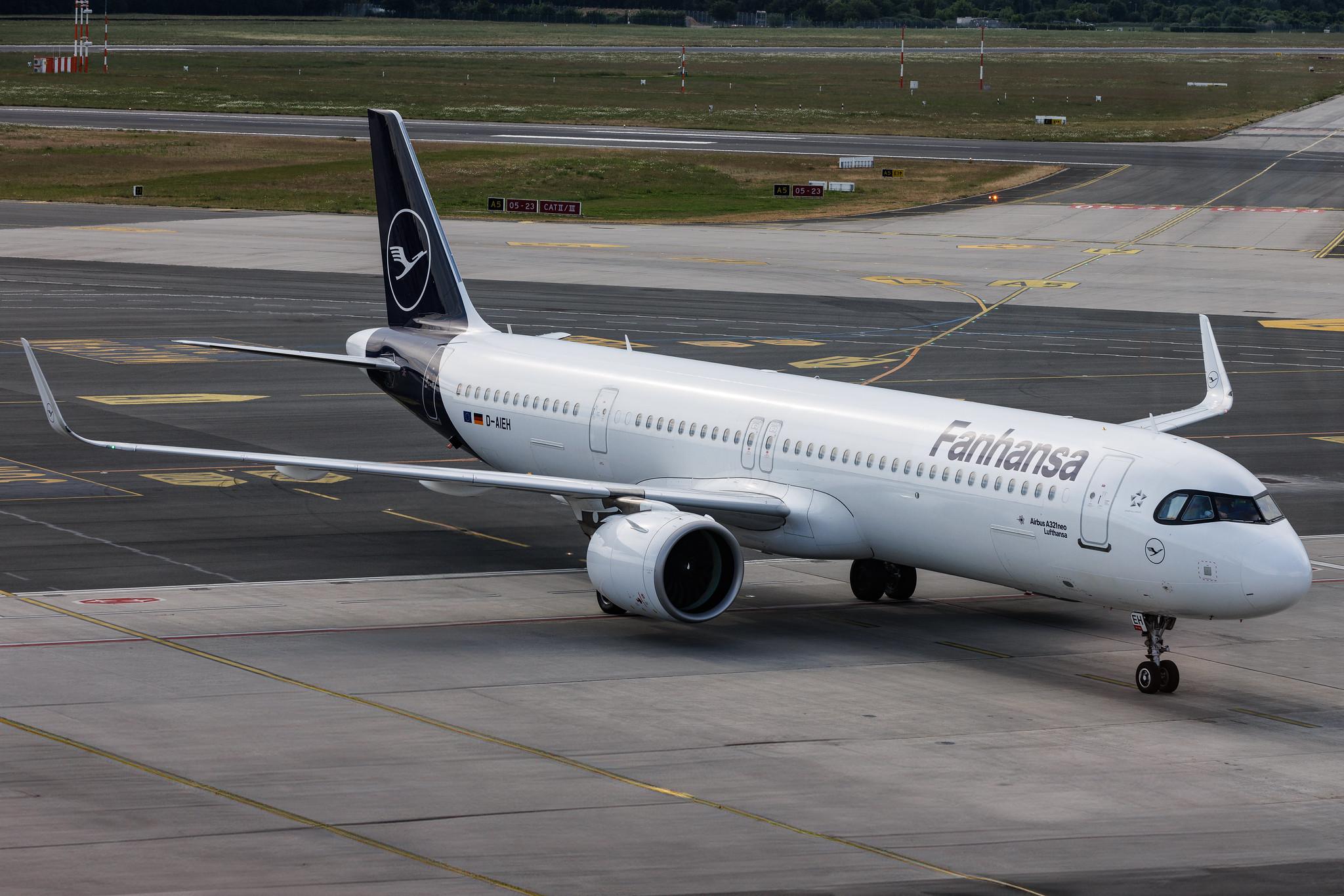 Hamburg Airport: Lufthansa (LH / DLH) | Livery: Fanhansa Titles | Airbus A321-271NX A21N | D-AIEH | MSN 10318