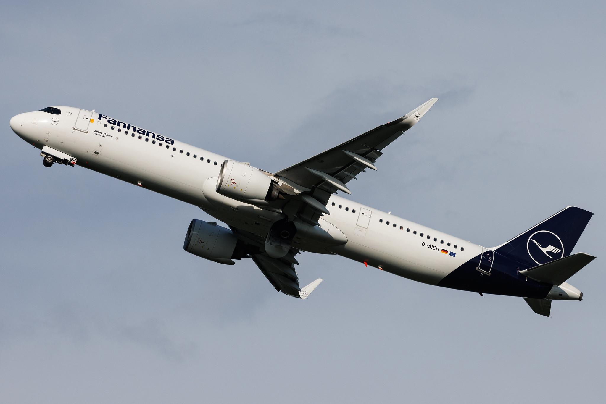 Hamburg Airport: Lufthansa (LH / DLH) | Livery: Fanhansa Titles | Airbus A321-271NX A21N | D-AIEH | MSN 10318