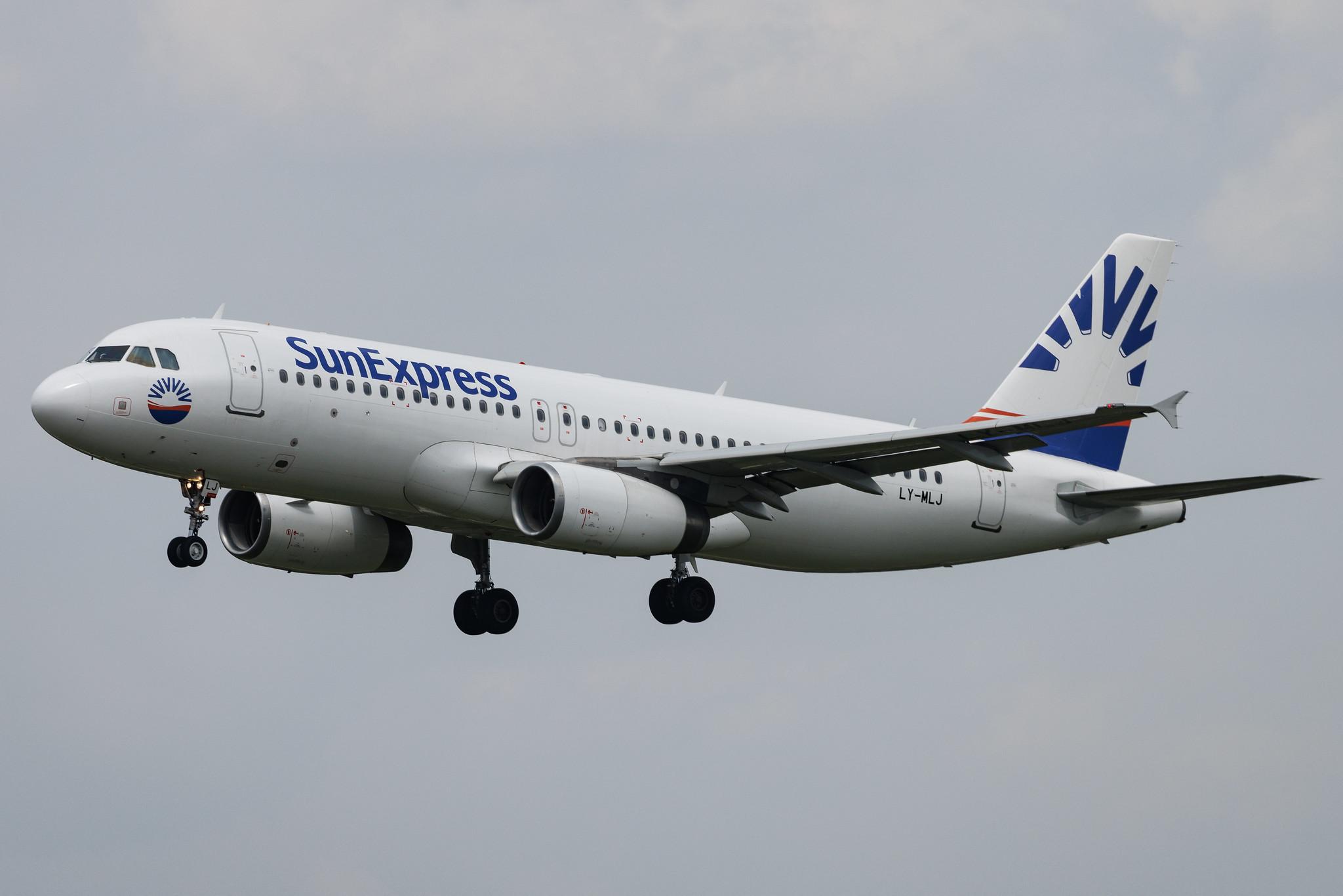 Hamburg Airport: SunExpress (XQ / SXS) | Operator: Avion Express | Airbus A320-232 A320 | LY-MLJ | MSN 03877