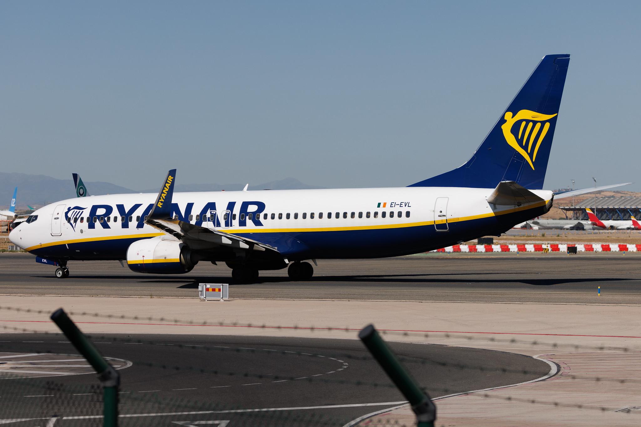 Madrid Barajas Airport: Ryanair (FR / RYR) | Boeing 737-8AS B738 | EI-EVL | MSN 40299