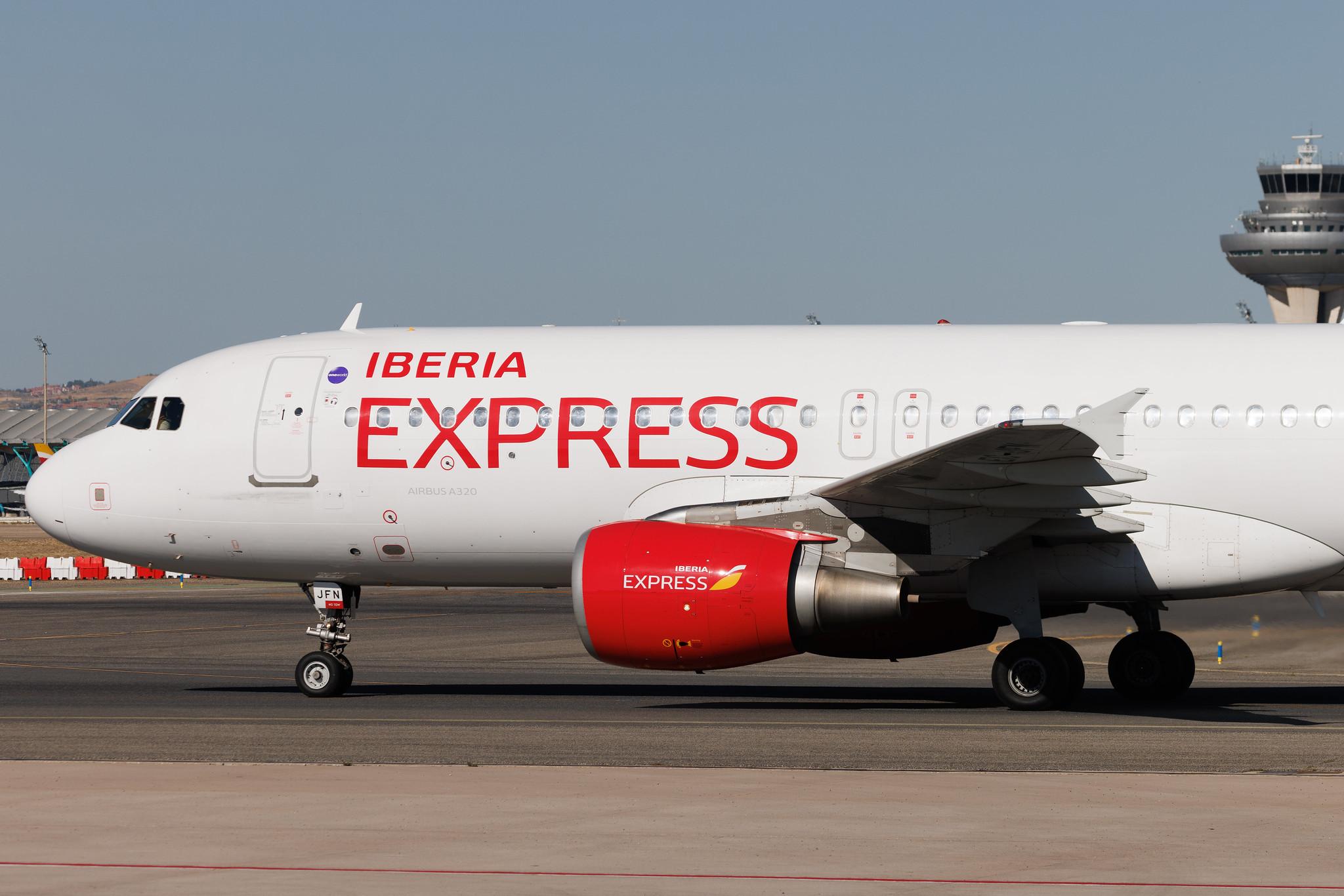 Madrid Barajas Airport: Iberia (IB / IBE) | Airbus A320-214 A320 | EC-JFN | MSN 2391
