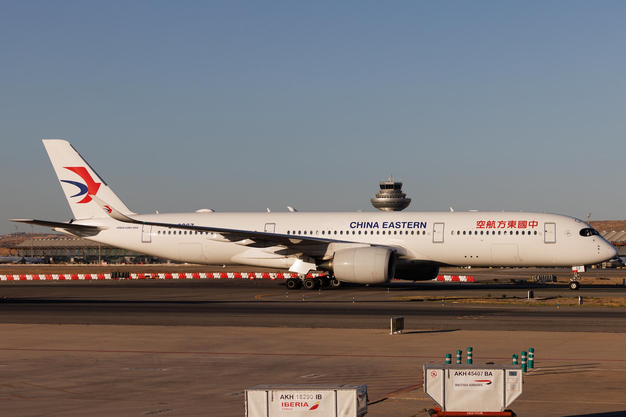 Madrid Barajas Airport: China Eastern Airlines (MU / CES) | Airbus A350-941 A359 | B-32CZ | MSN 561