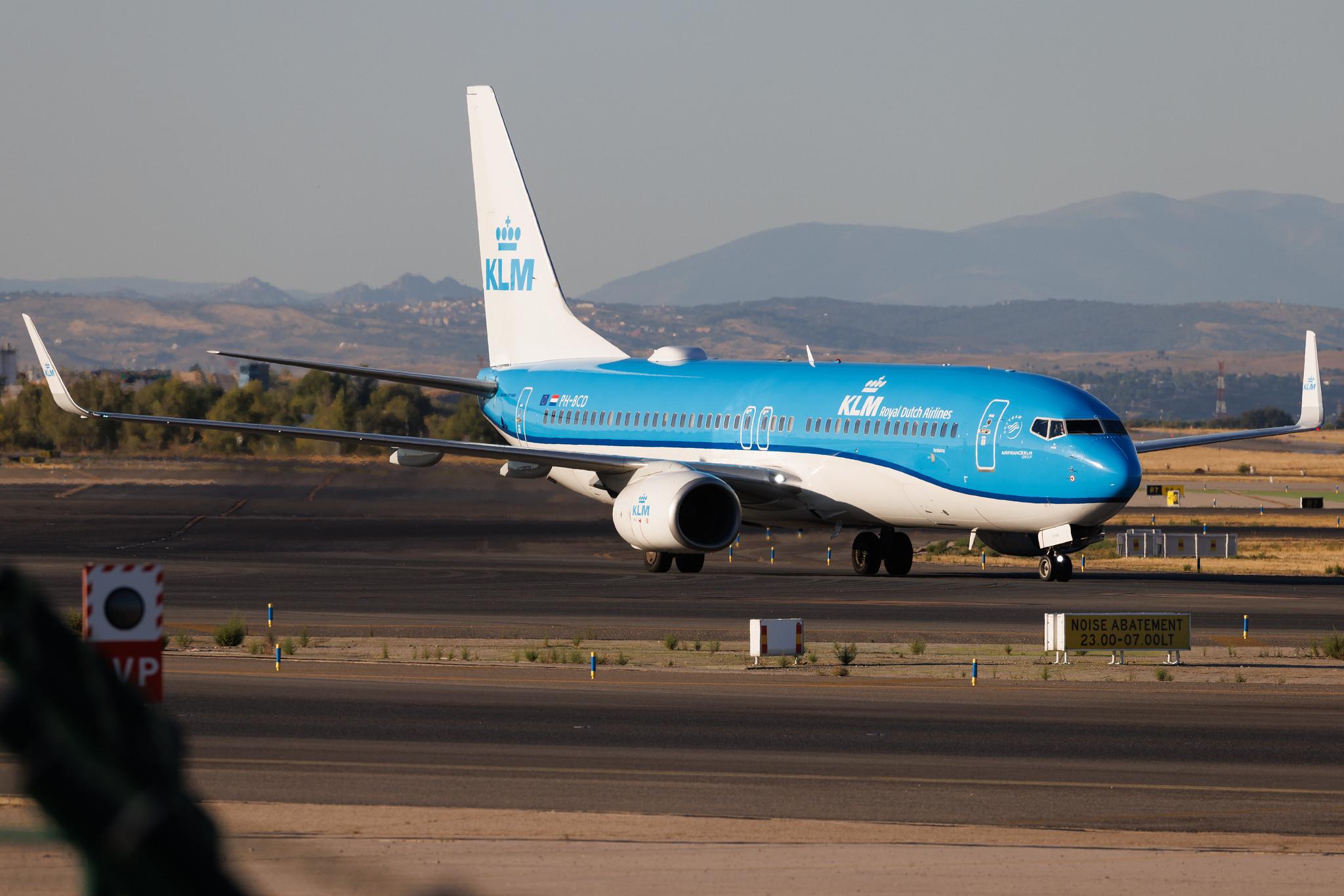 Madrid Barajas Airport: KLM (KL / KLM) | Boeing 737-8K2 B738 | PH-BCD | MSN 42149