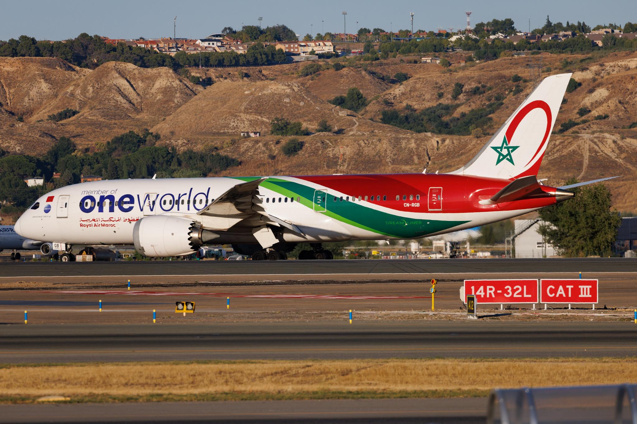Madrid Barajas Airport: Royal Air Maroc (AT / RAM) | Livery: Oneworld Livery | Boeing 787-8 Dreamliner B788 | CN-RGB | MSN 43817
