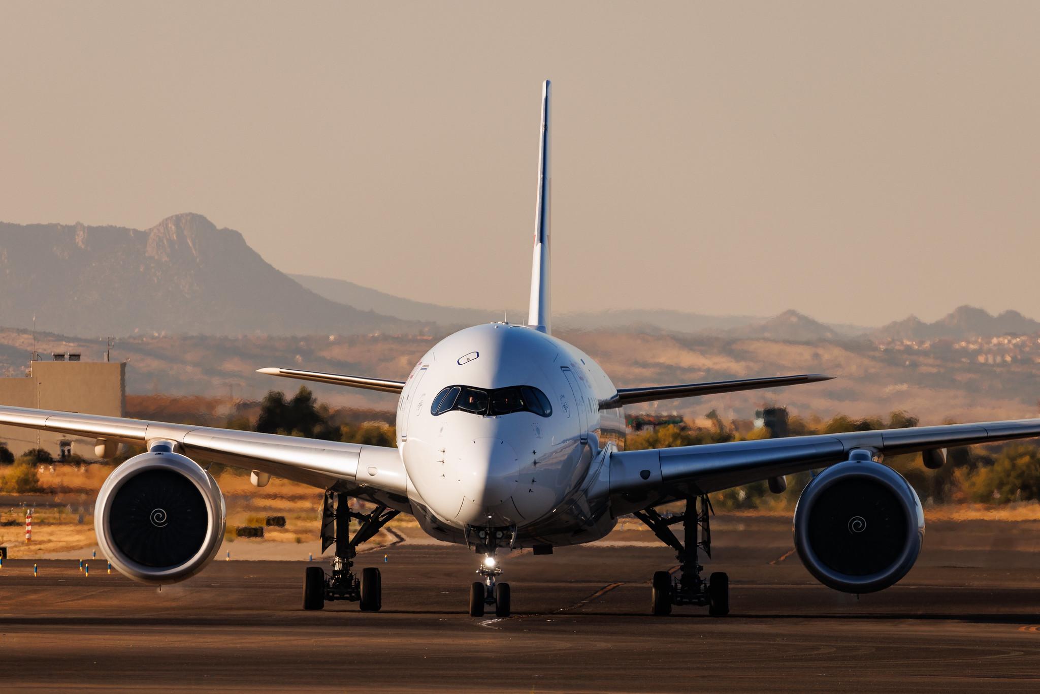 Madrid Barajas Airport: China Eastern Airlines (MU / CES) | Airbus A350-941 A359 | B-32CZ | MSN 561
