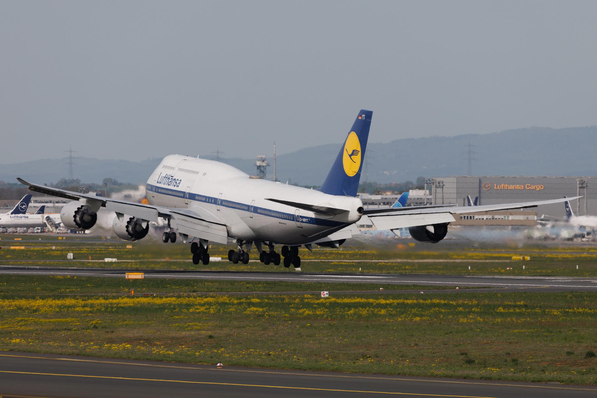 Frankfurt Airport: Lufthansa (LH / DLH) | Livery: Retro Livery | Boeing 747-830 B748 | D-ABYT | MSN 37844