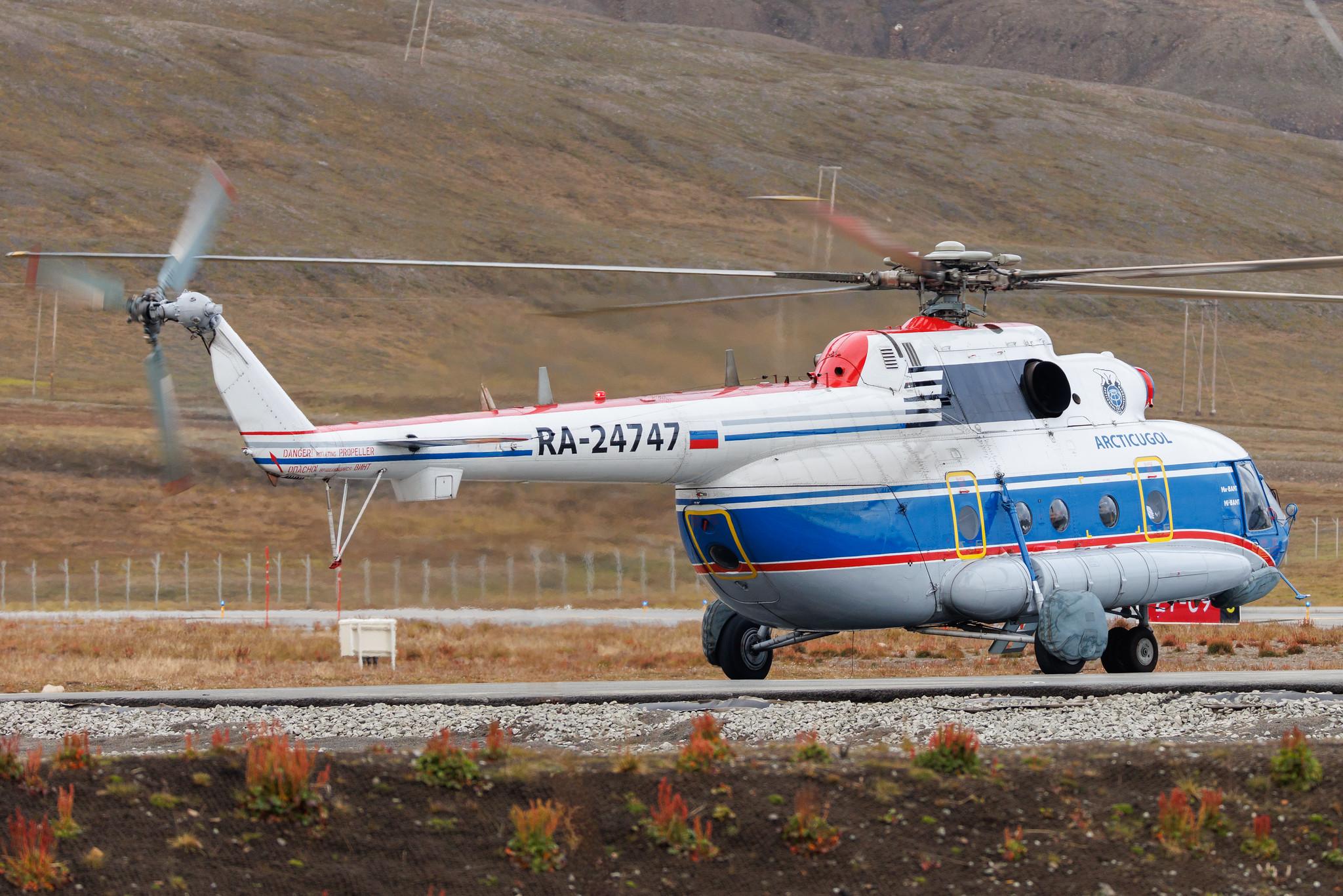 Longyearbyen Svalbard Airport: Articugol | Mil Mi-8AMT Hip | RA-24747 | MSN 8AMT00643177665U