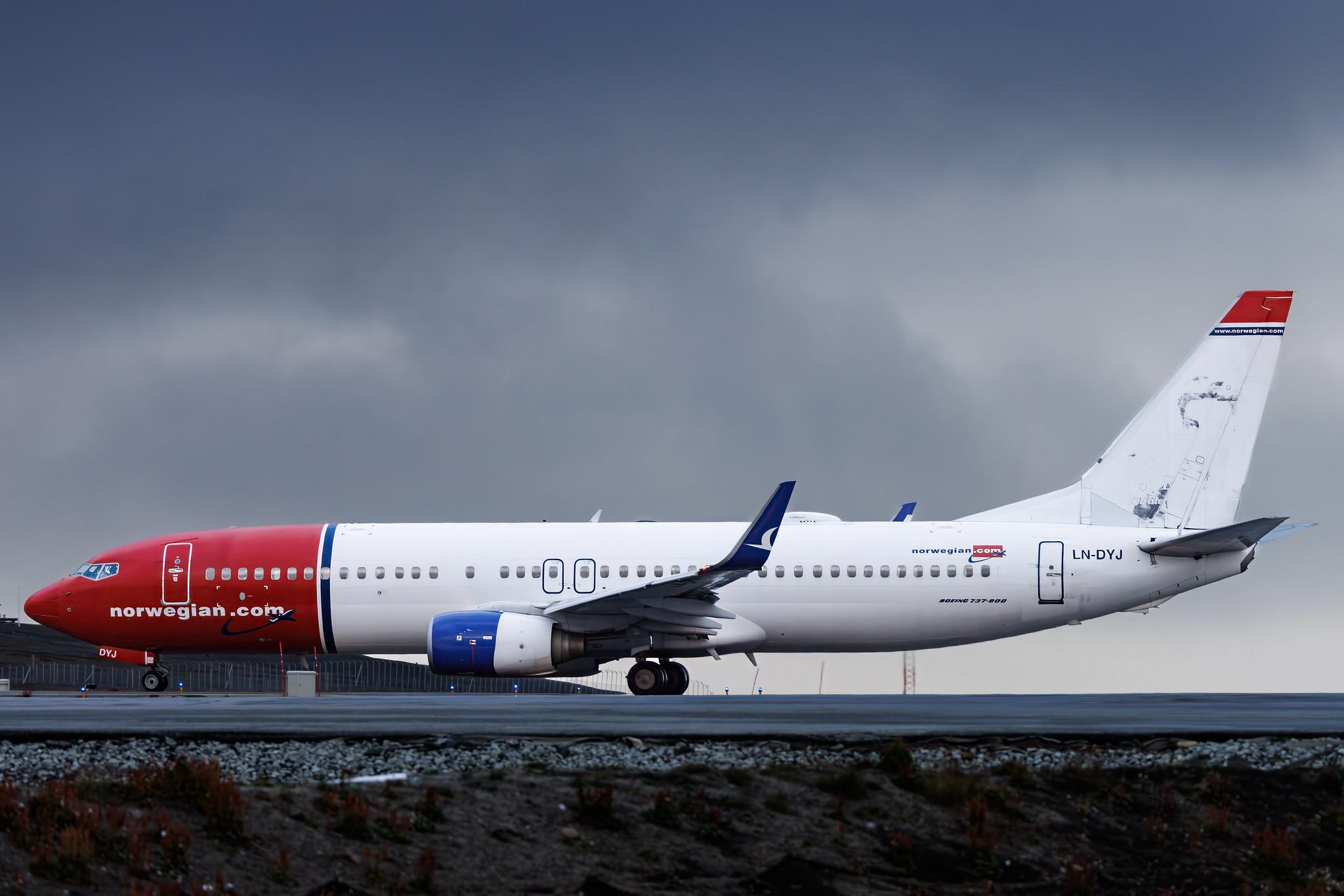 Longyearbyen Svalbard Airport: Norwegian (DY / NOZ) | Livery: Georg Brandes Livery | Boeing 737-8JP B738 | LN-DYJ | MSN 39045