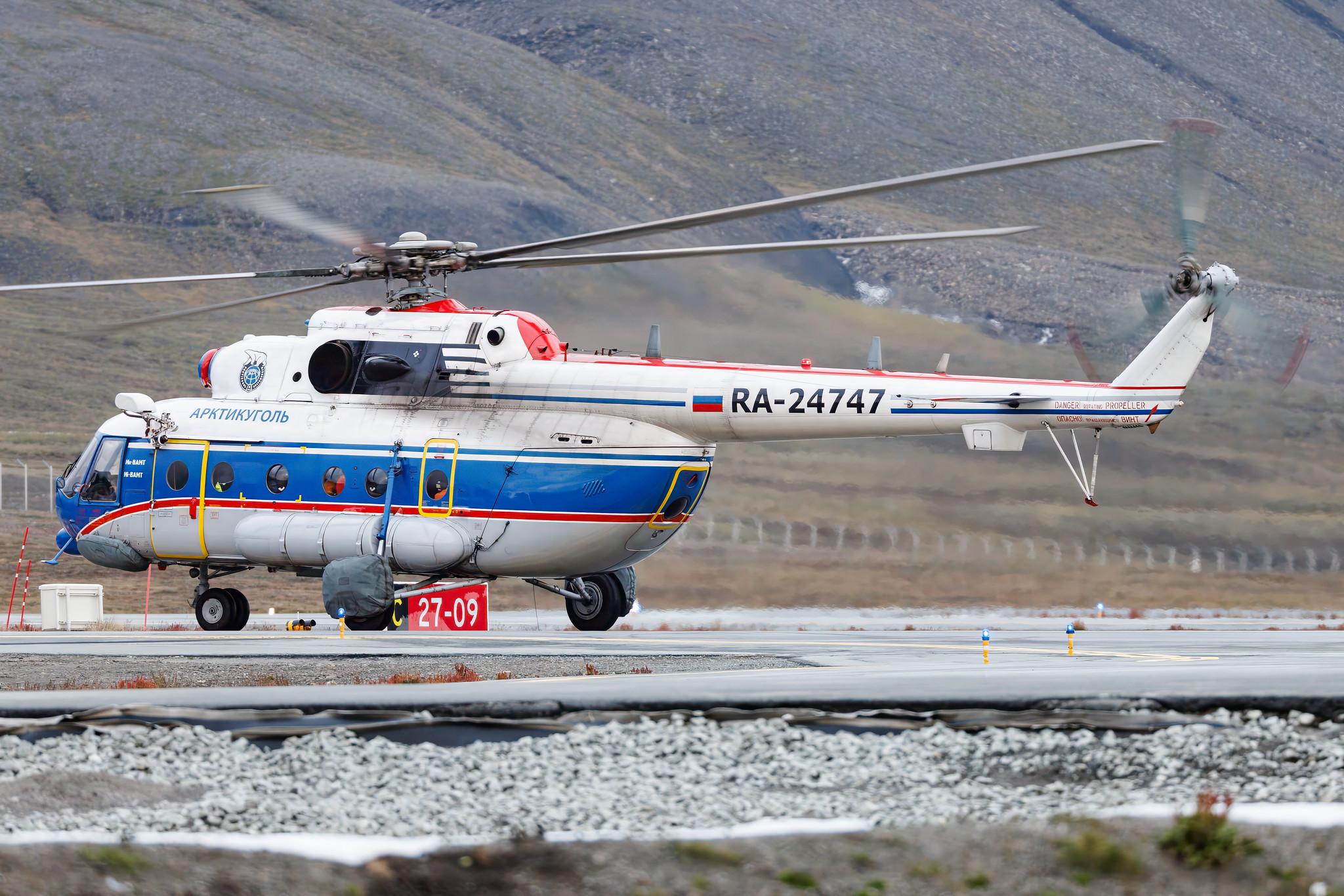 Longyearbyen Svalbard Airport: Articugol | Mil Mi-8AMT Hip | RA-24747 | MSN 8AMT00643177665U