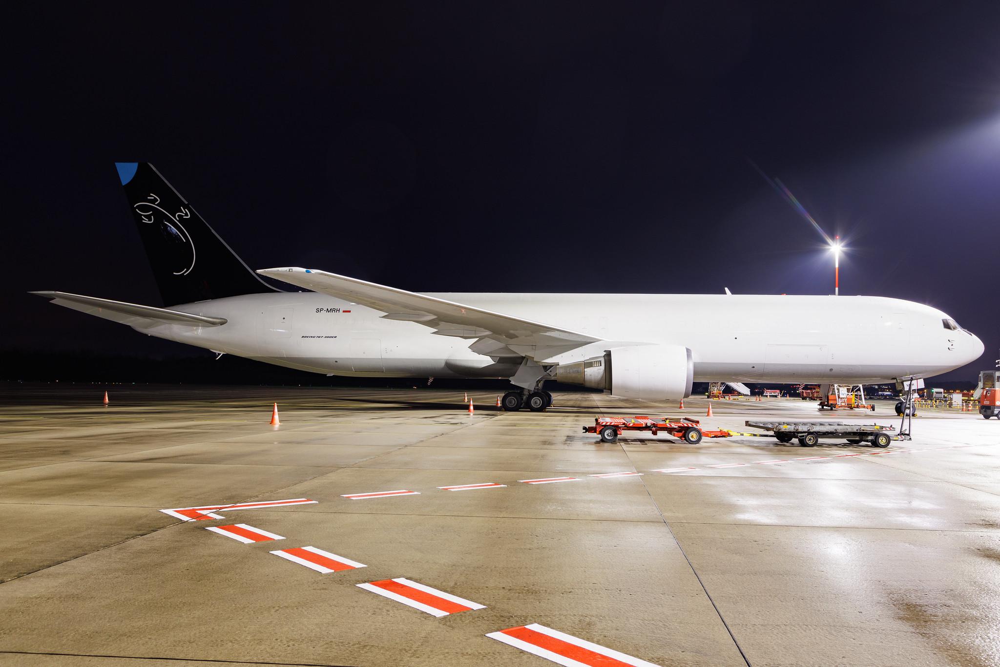 Hamburg Airport: SkyTaxi (TE / IGA) |  Boeing 767-375ER(BDSF) B763 | SP-MRH | MSN 25121