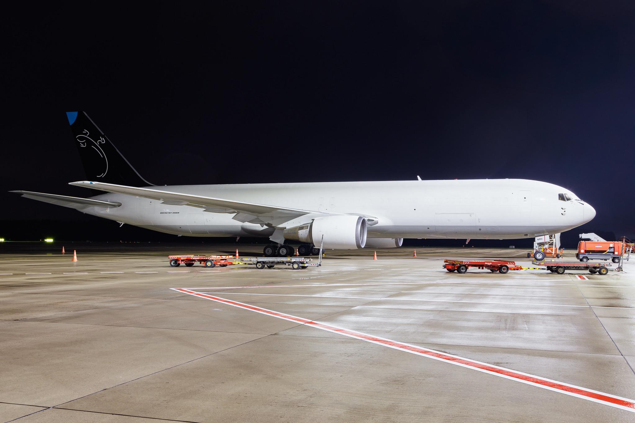 Hamburg Airport: SkyTaxi (TE / IGA) |  Boeing 767-375ER(BDSF) B763 | SP-MRH | MSN 25121