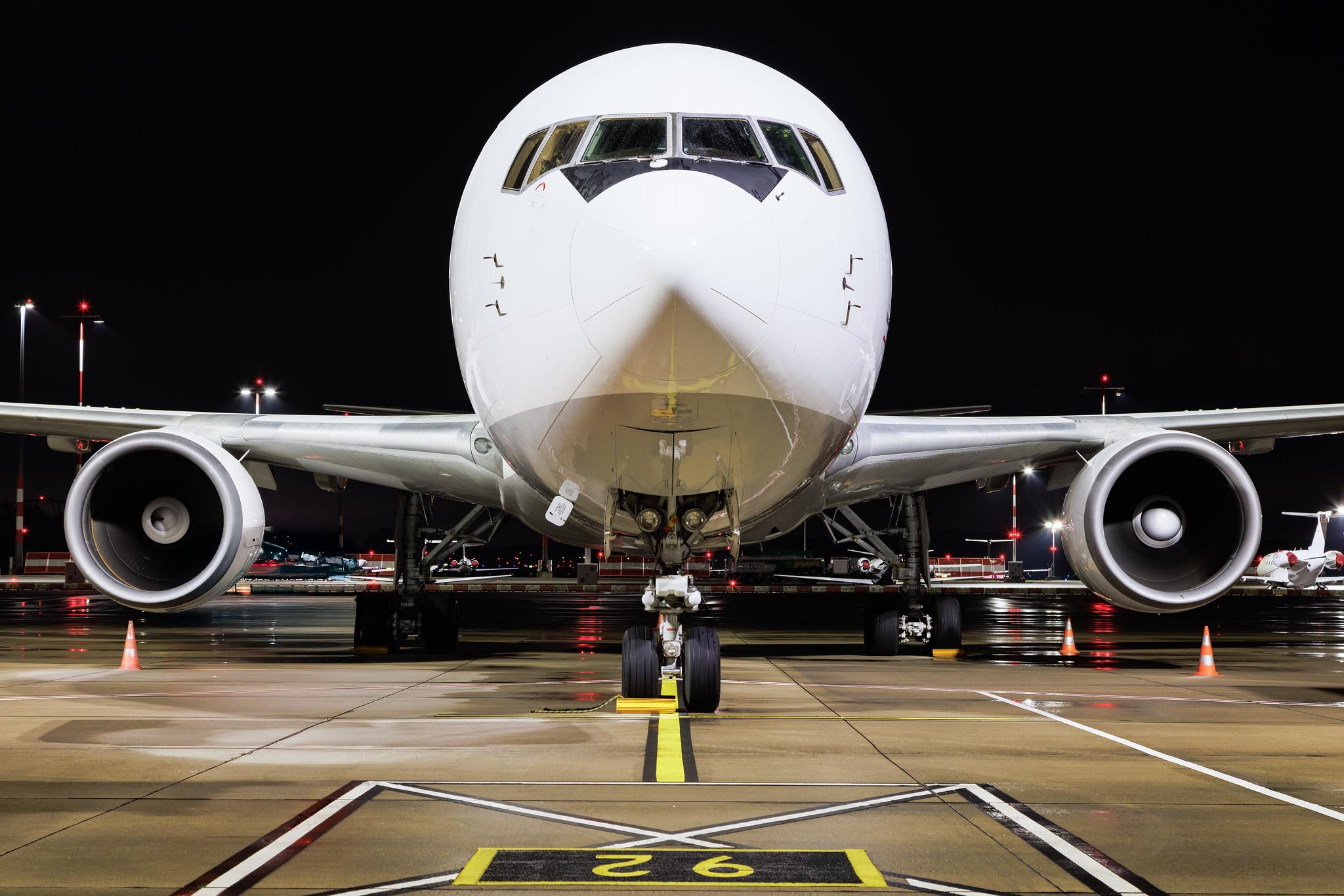 Hamburg Airport: SkyTaxi (TE / IGA) |  Boeing 767-375ER(BDSF) B763 | SP-MRH | MSN 25121